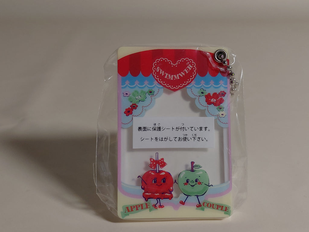 Cute frame keychain from "SWIMMER" - Apple Couple