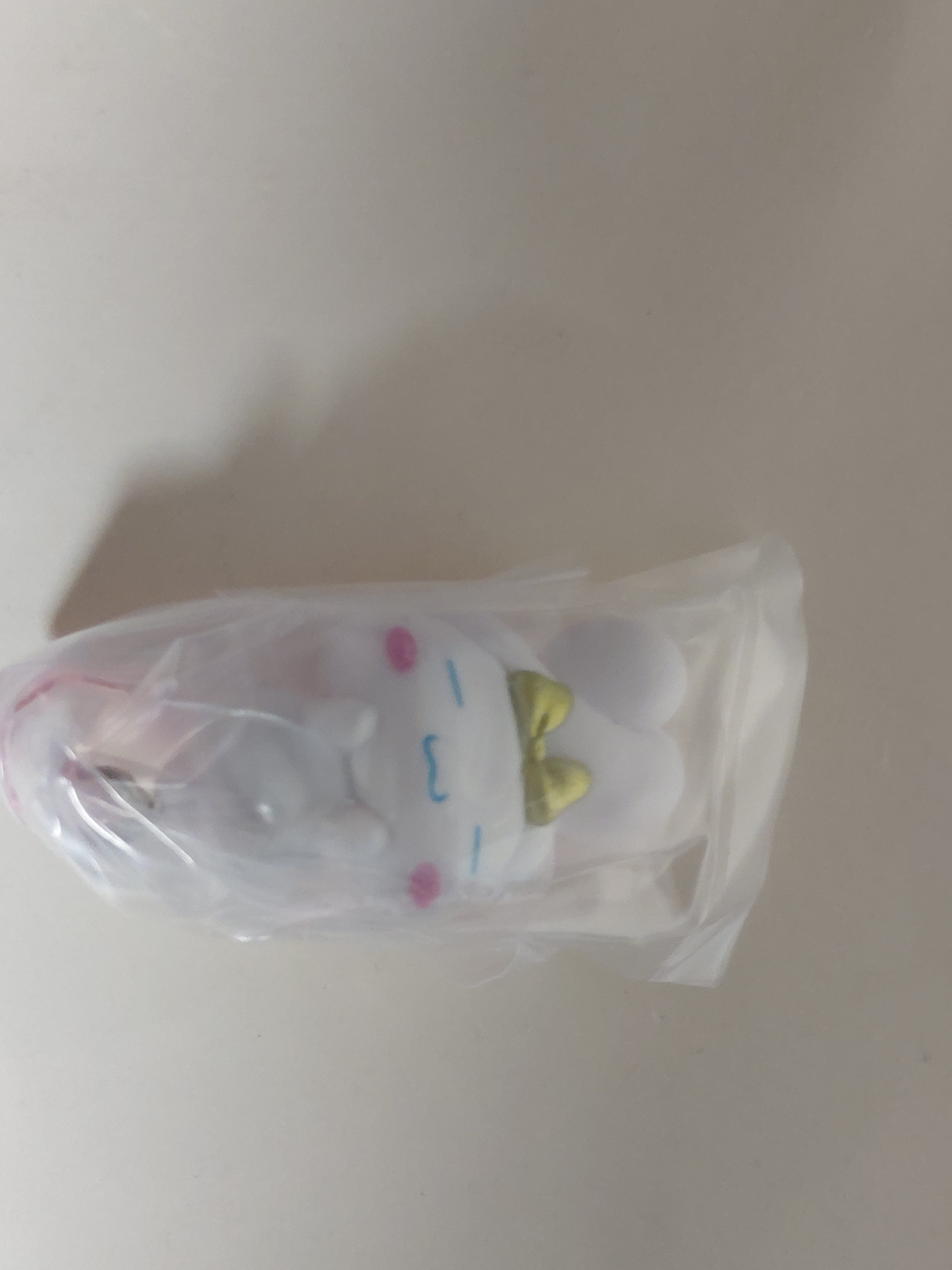 Sanrio - Cinnamoroll Hanging Out with Your Ears Capsule Keychain (TAKARA TOMY ARTS)