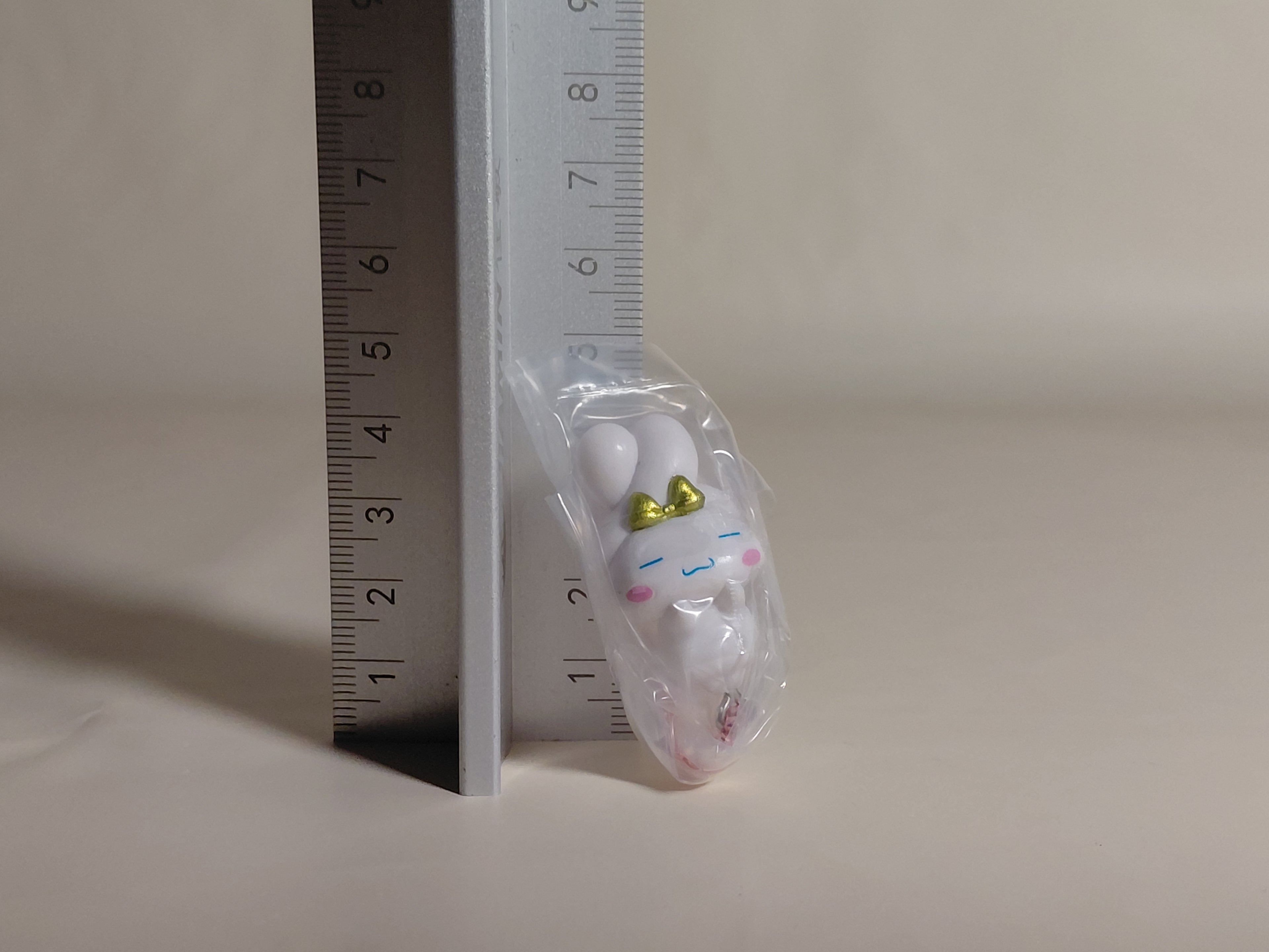 Sanrio - Cinnamoroll Hanging Out with Your Ears Capsule Keychain (TAKARA TOMY ARTS)