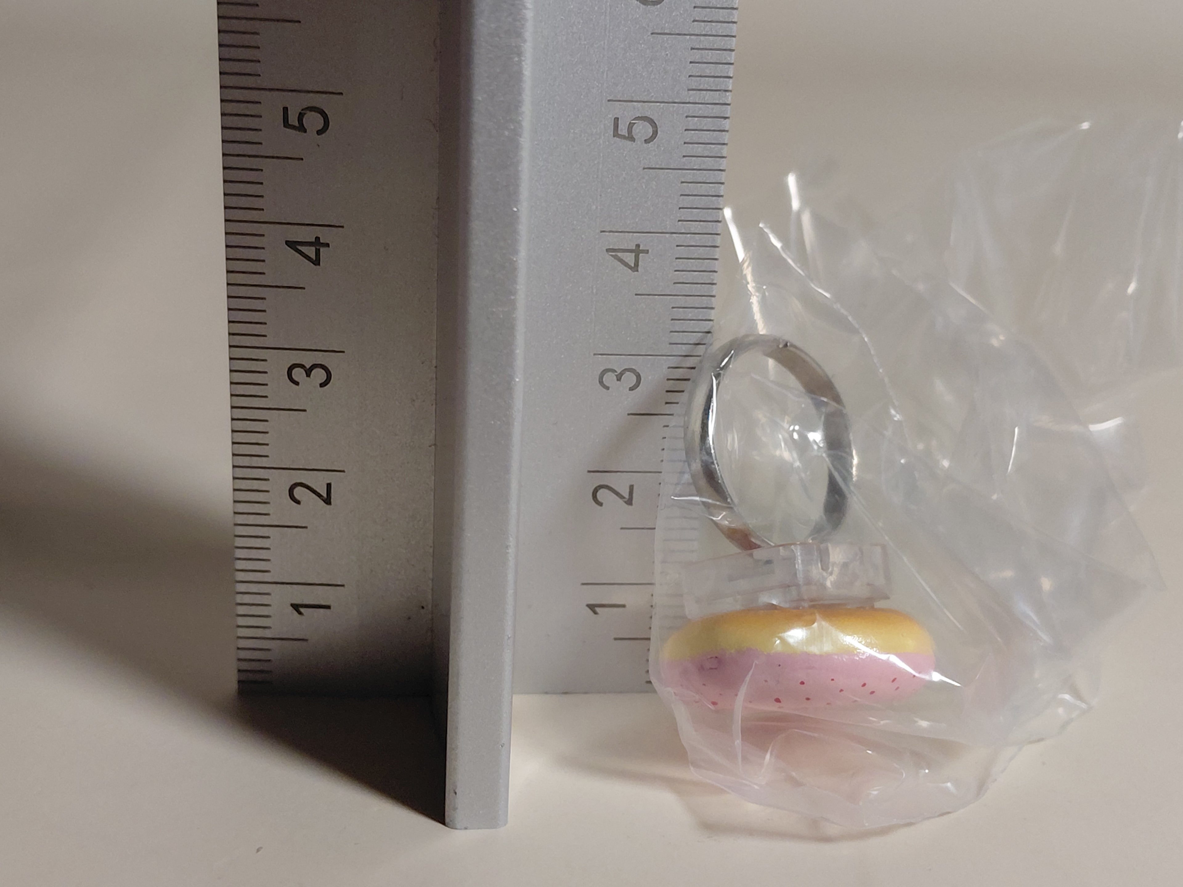 Mister Donut Ringcolle! Ring Mister Donut Miniature - Strawberry Ring