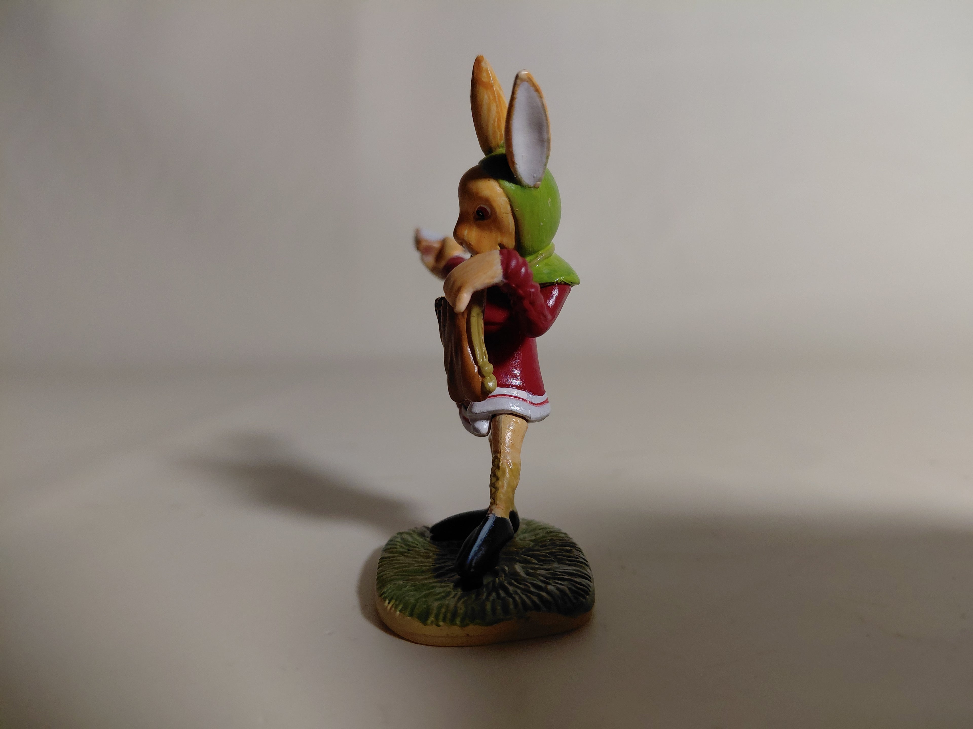 The White King's Messenger - "Alice in the Land of Dolls Part 3: Alice's Figure Collection"