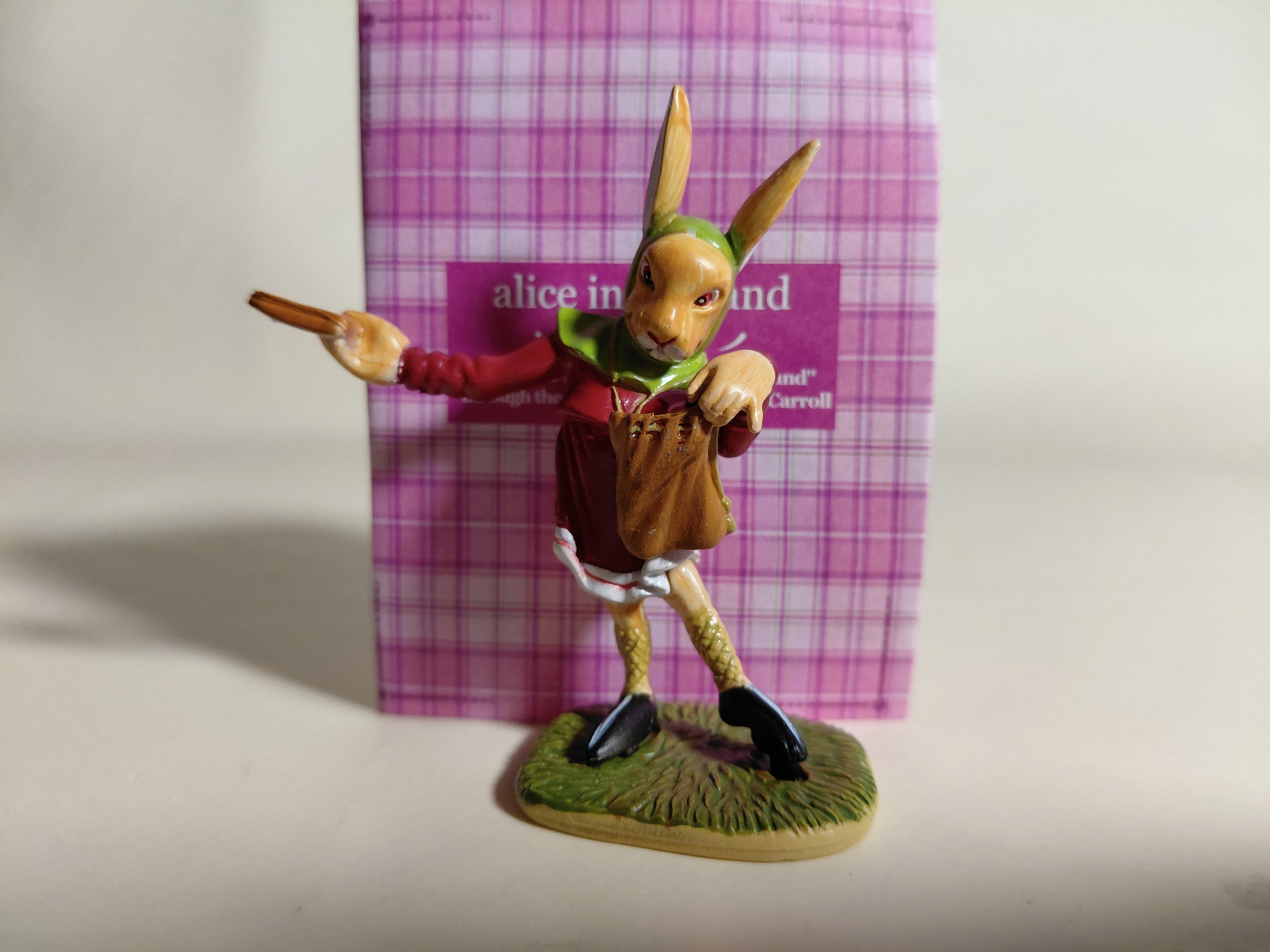 The White King's Messenger - "Alice in the Land of Dolls Part 3: Alice's Figure Collection"