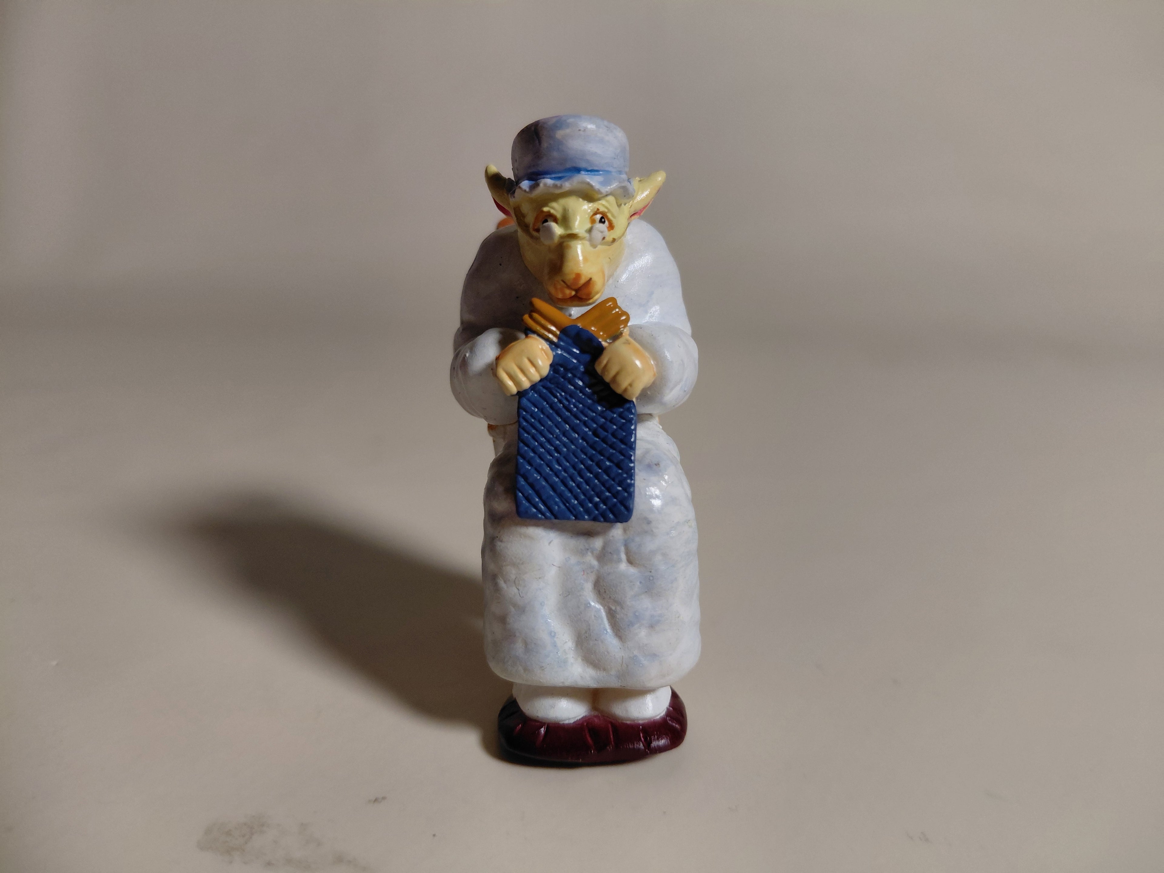 Kaiyodo Alice in Wonderland Dolland Figureland GRANNY SHEEP Diorama figure