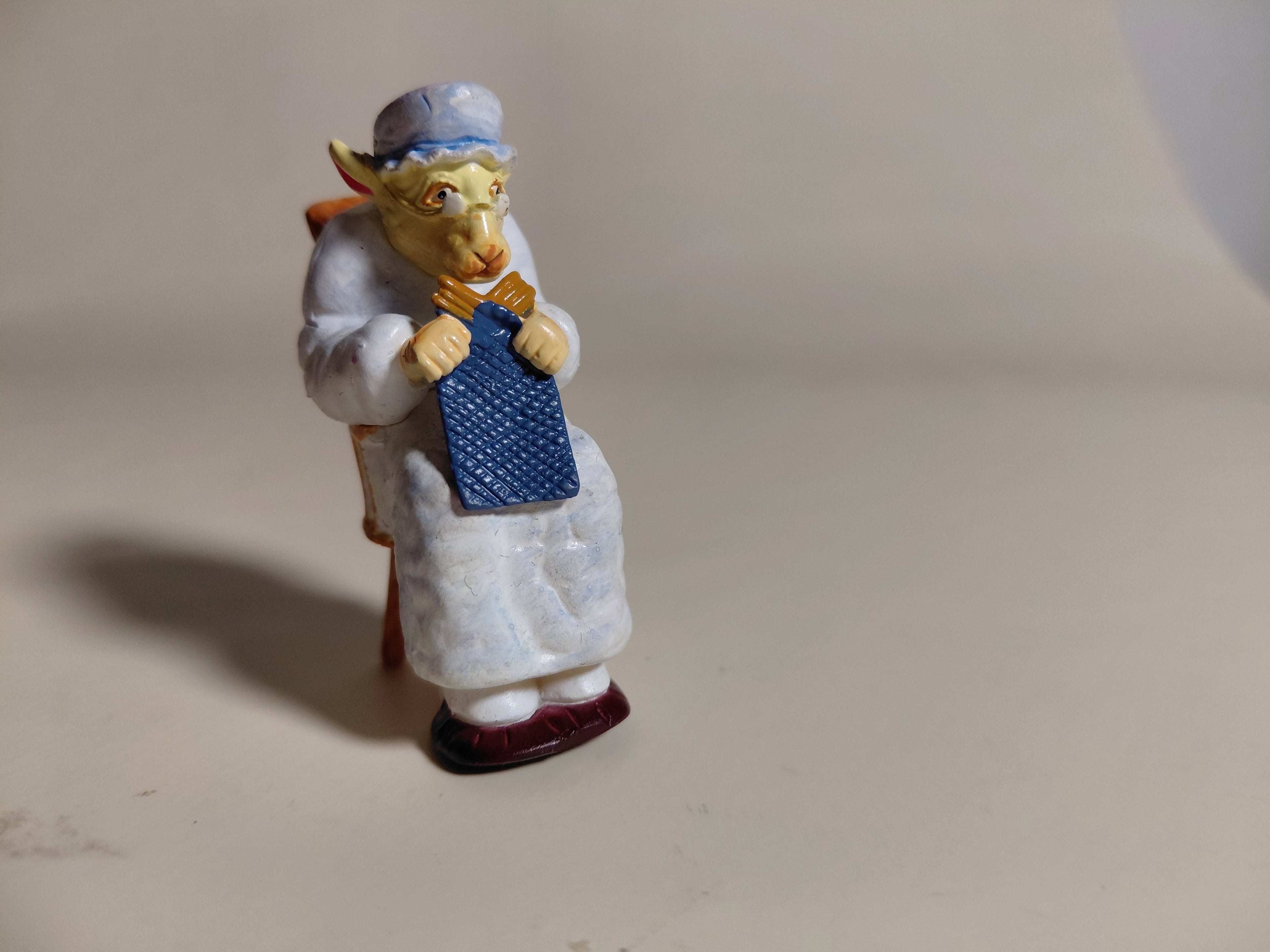 Kaiyodo Alice in Wonderland Dolland Figureland GRANNY SHEEP Diorama figure