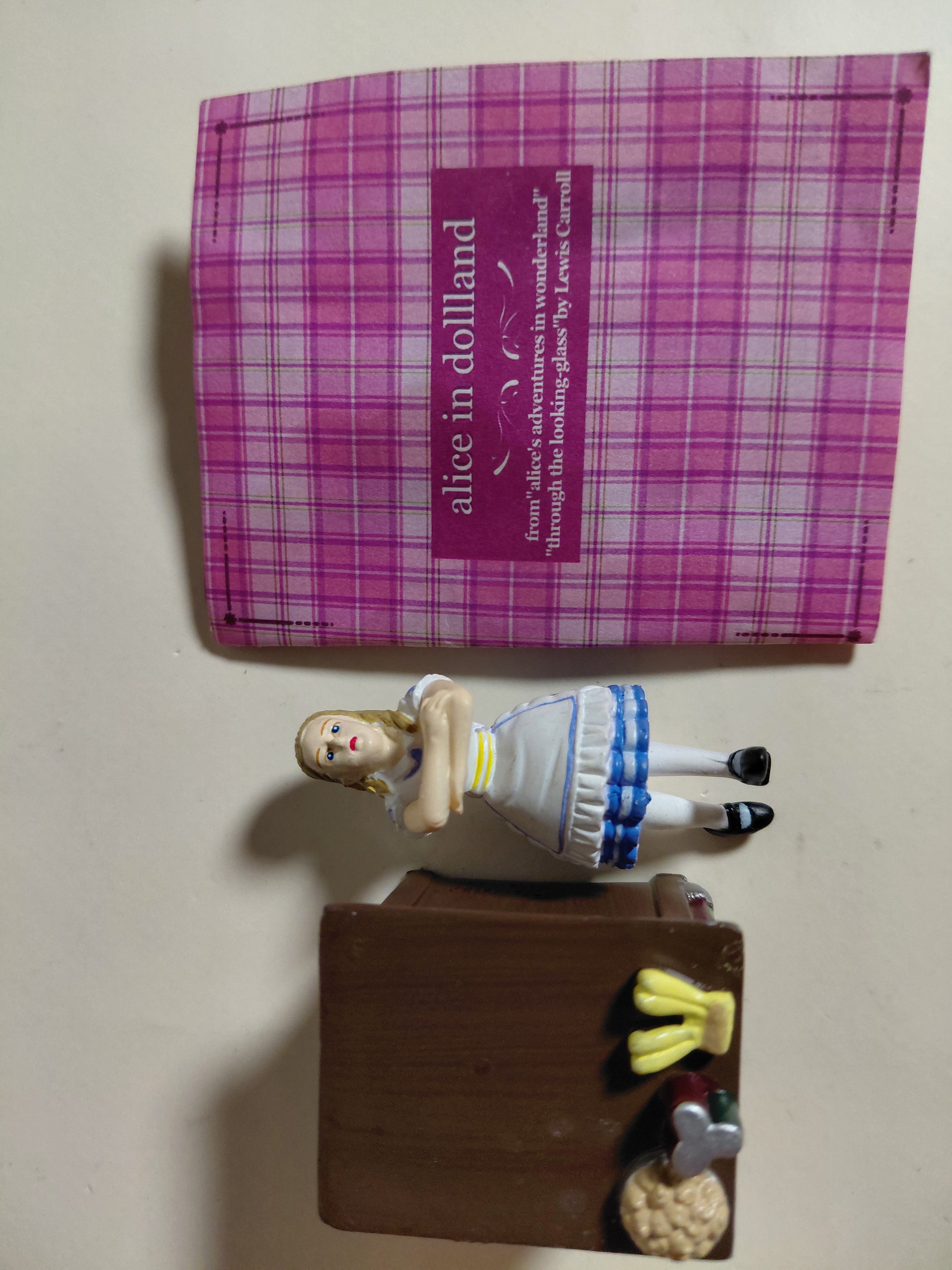 Alice figure with table "Alice in the Land of Dolls Part 3: Alice Figure Collection"