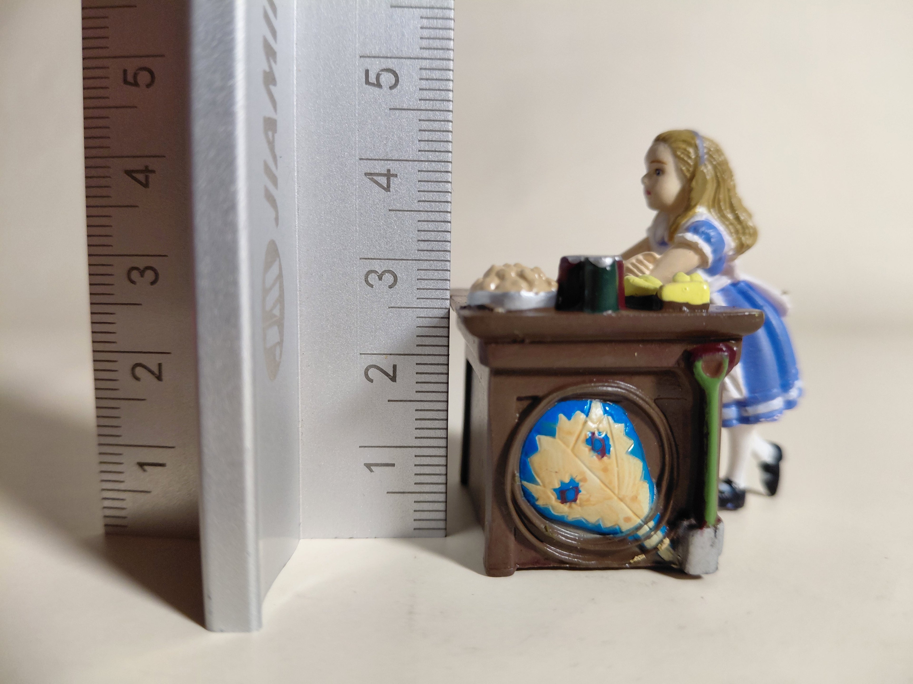 Alice figure with table "Alice in the Land of Dolls Part 3: Alice Figure Collection"