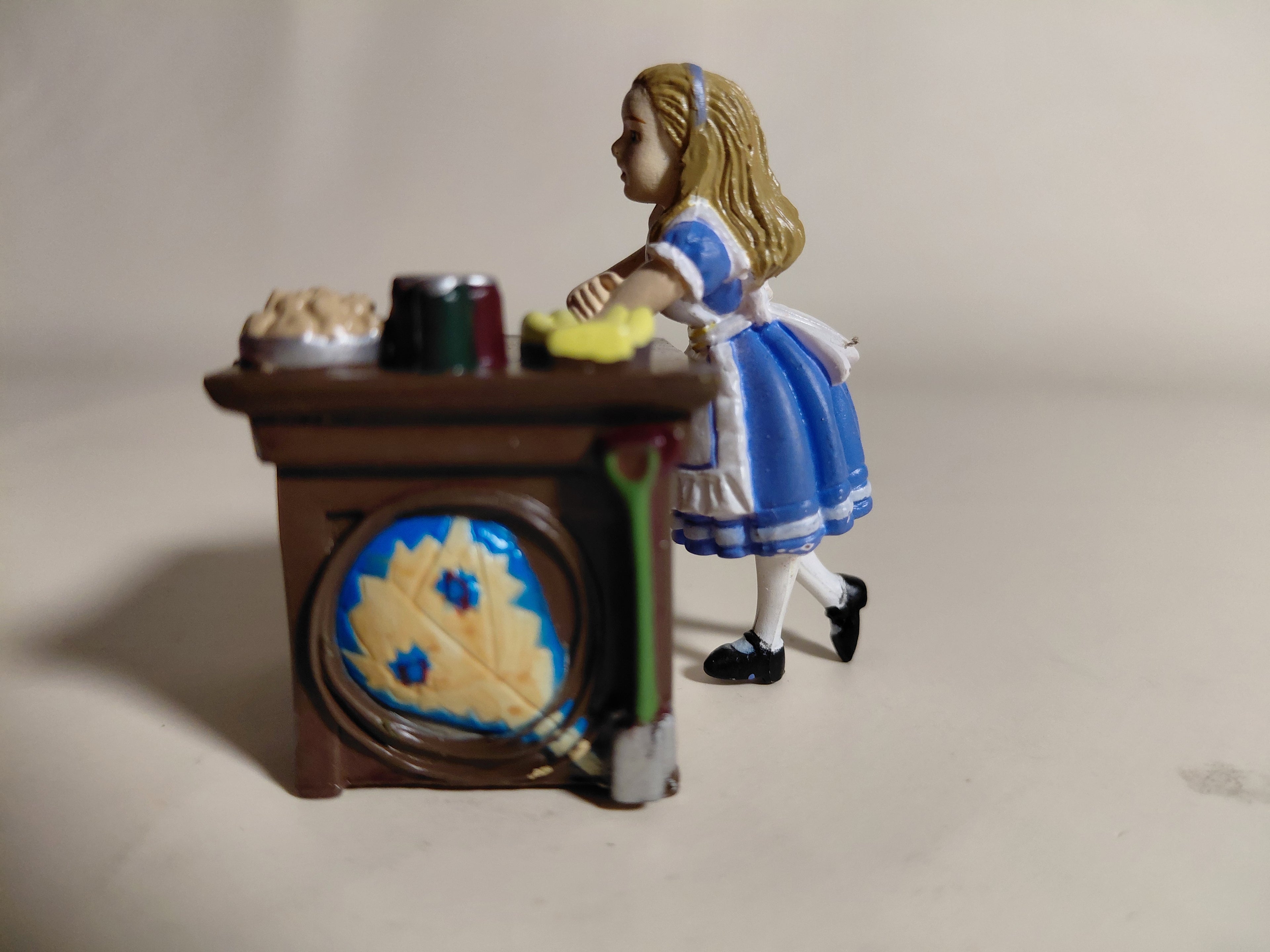 Alice figure with table "Alice in the Land of Dolls Part 3: Alice Figure Collection"