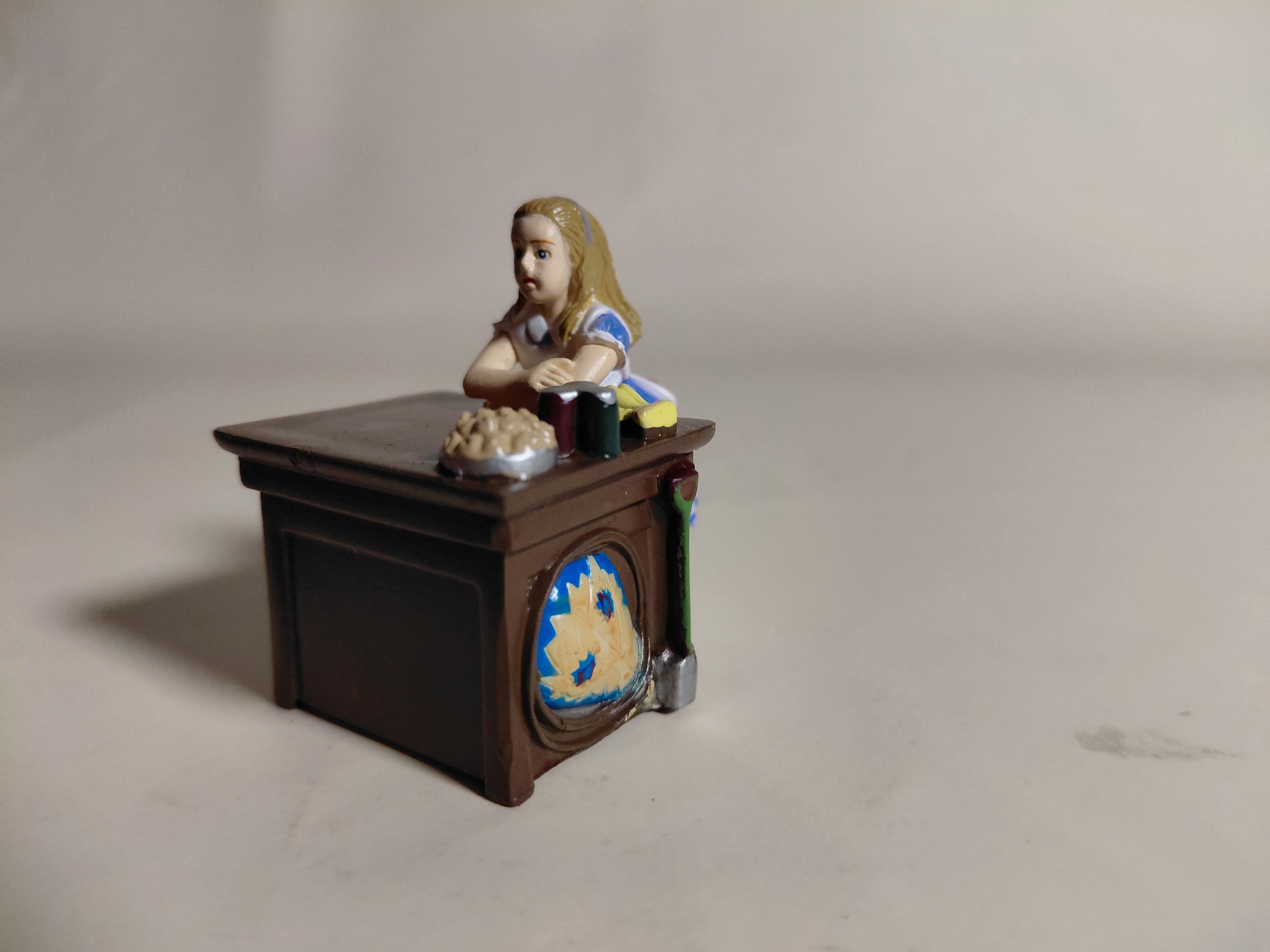Alice figure with table "Alice in the Land of Dolls Part 3: Alice Figure Collection"