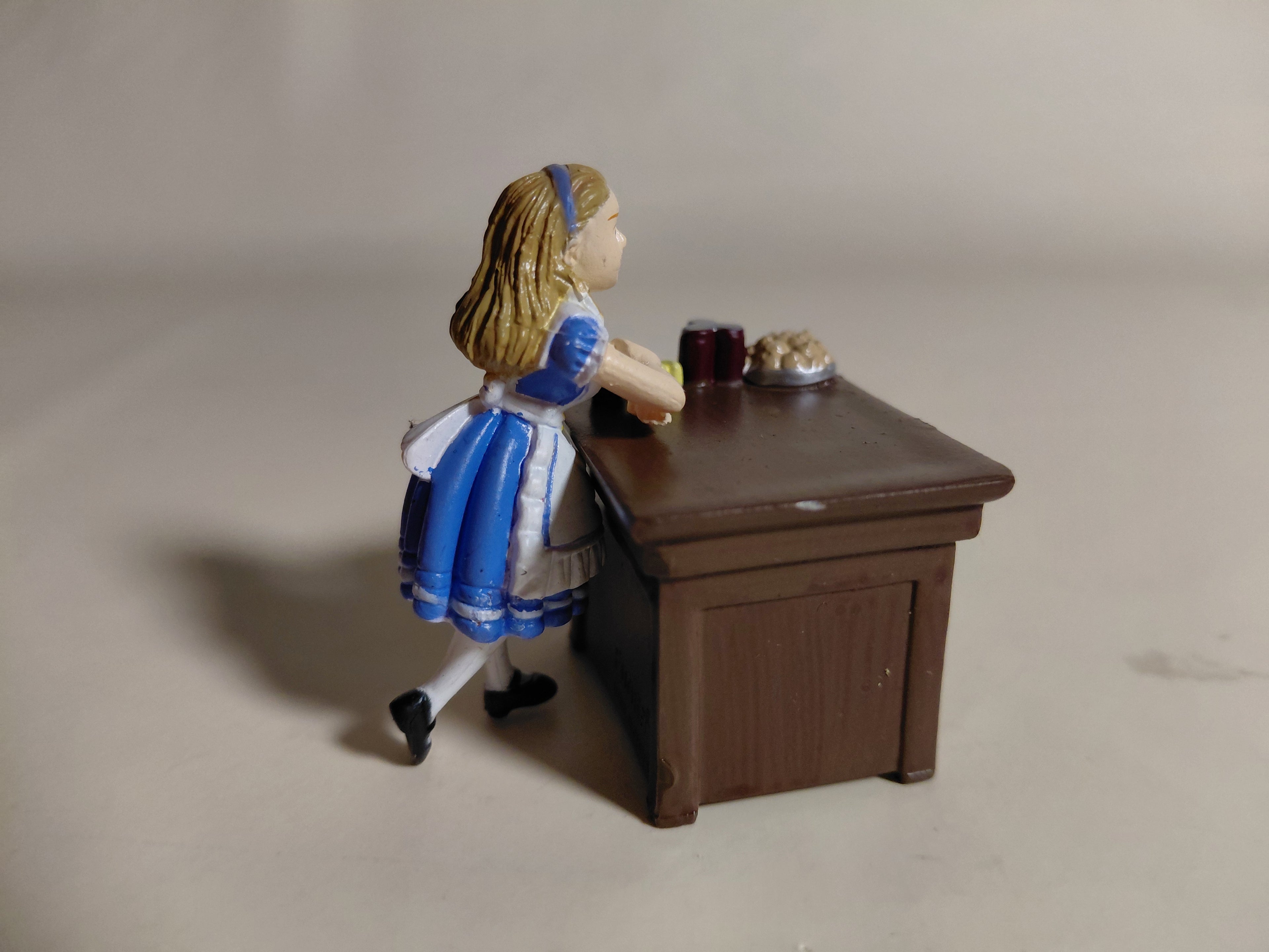 Alice figure with table "Alice in the Land of Dolls Part 3: Alice Figure Collection"