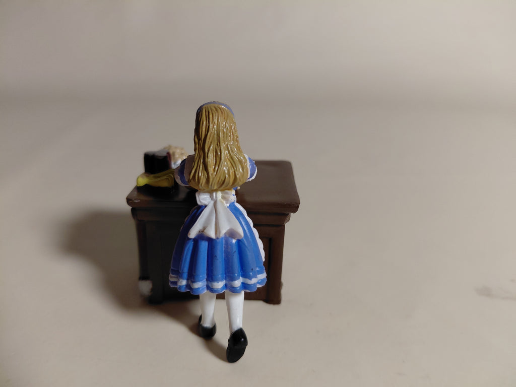 Alice figure with table "Alice in the Land of Dolls Part 3: Alice Figure Collection"