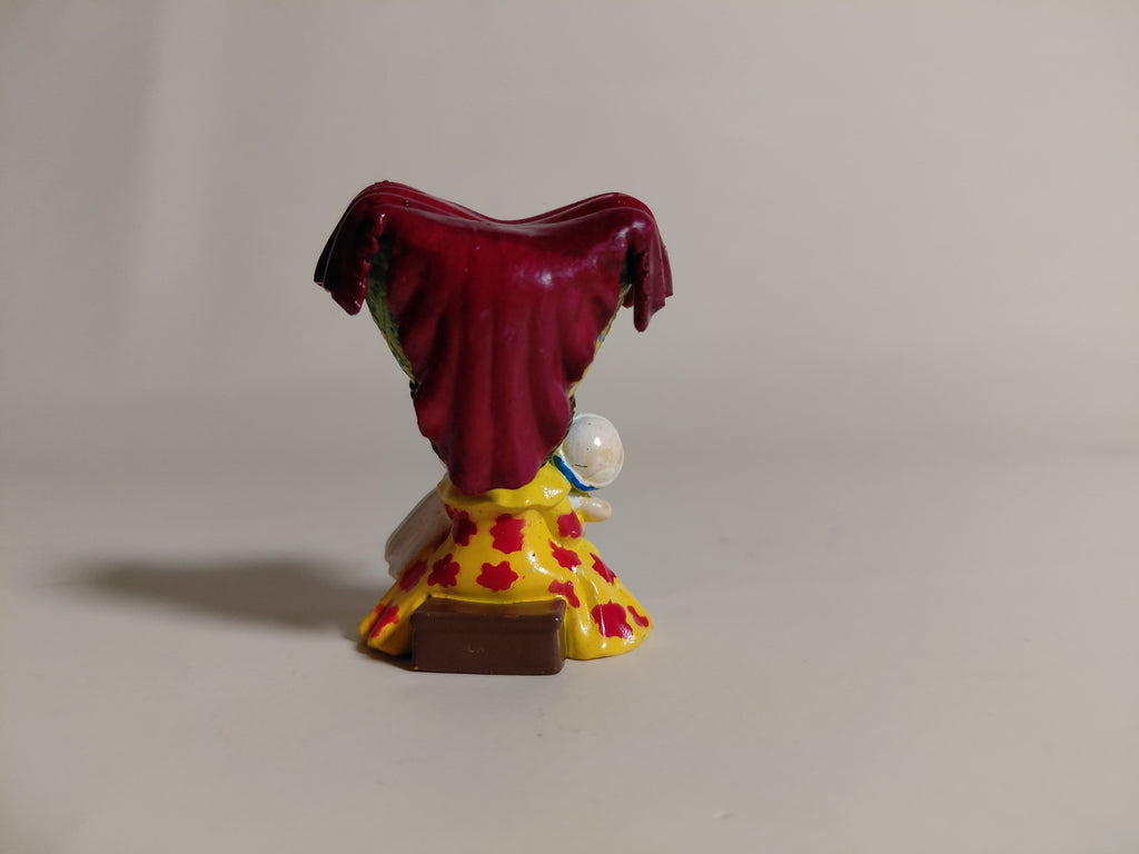 Duchess with baby "Alice in the Land of Dolls Part 3: Alice Figure Collection"