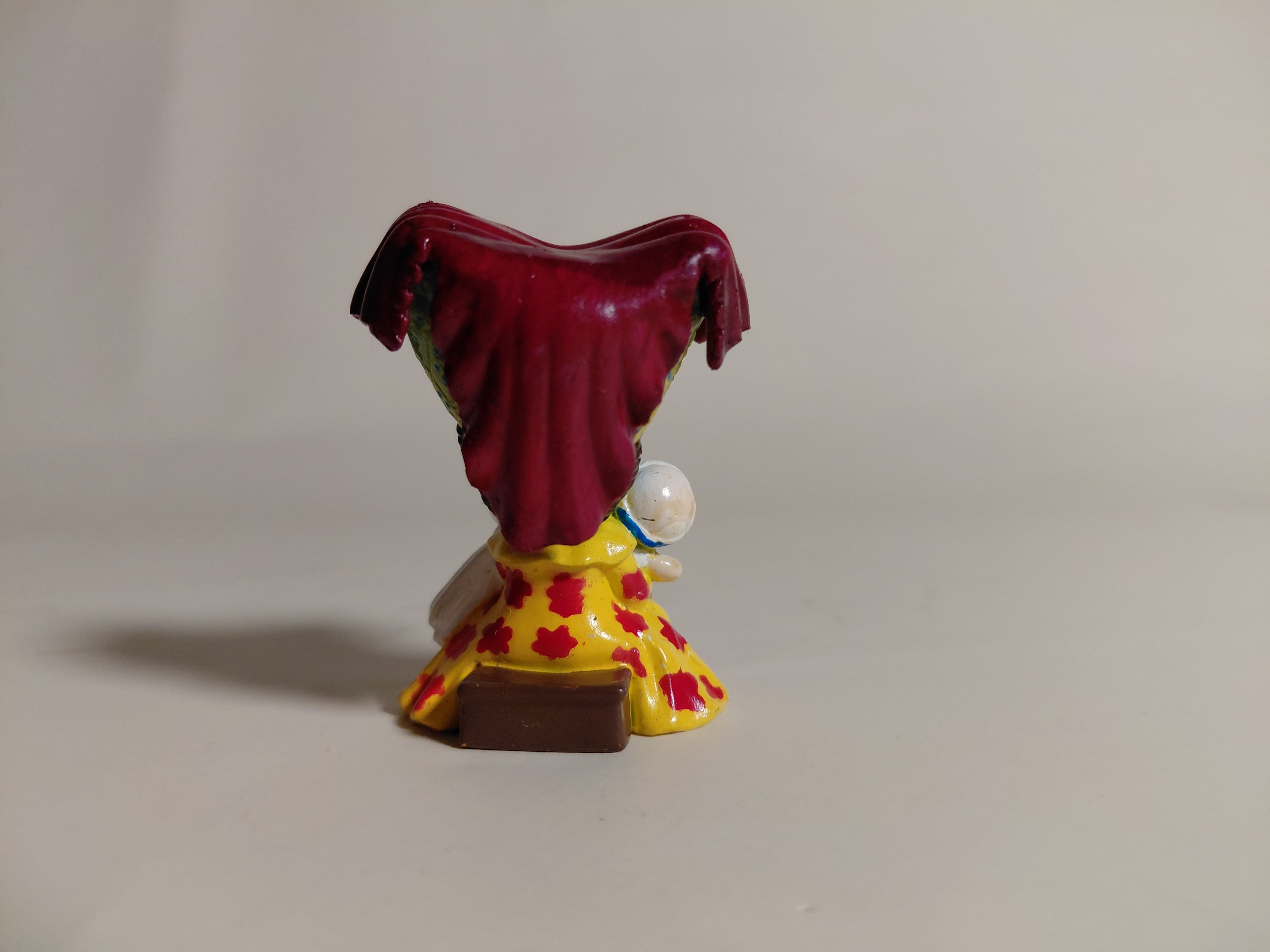 Duchess with baby "Alice in the Land of Dolls Part 3: Alice Figure Collection"