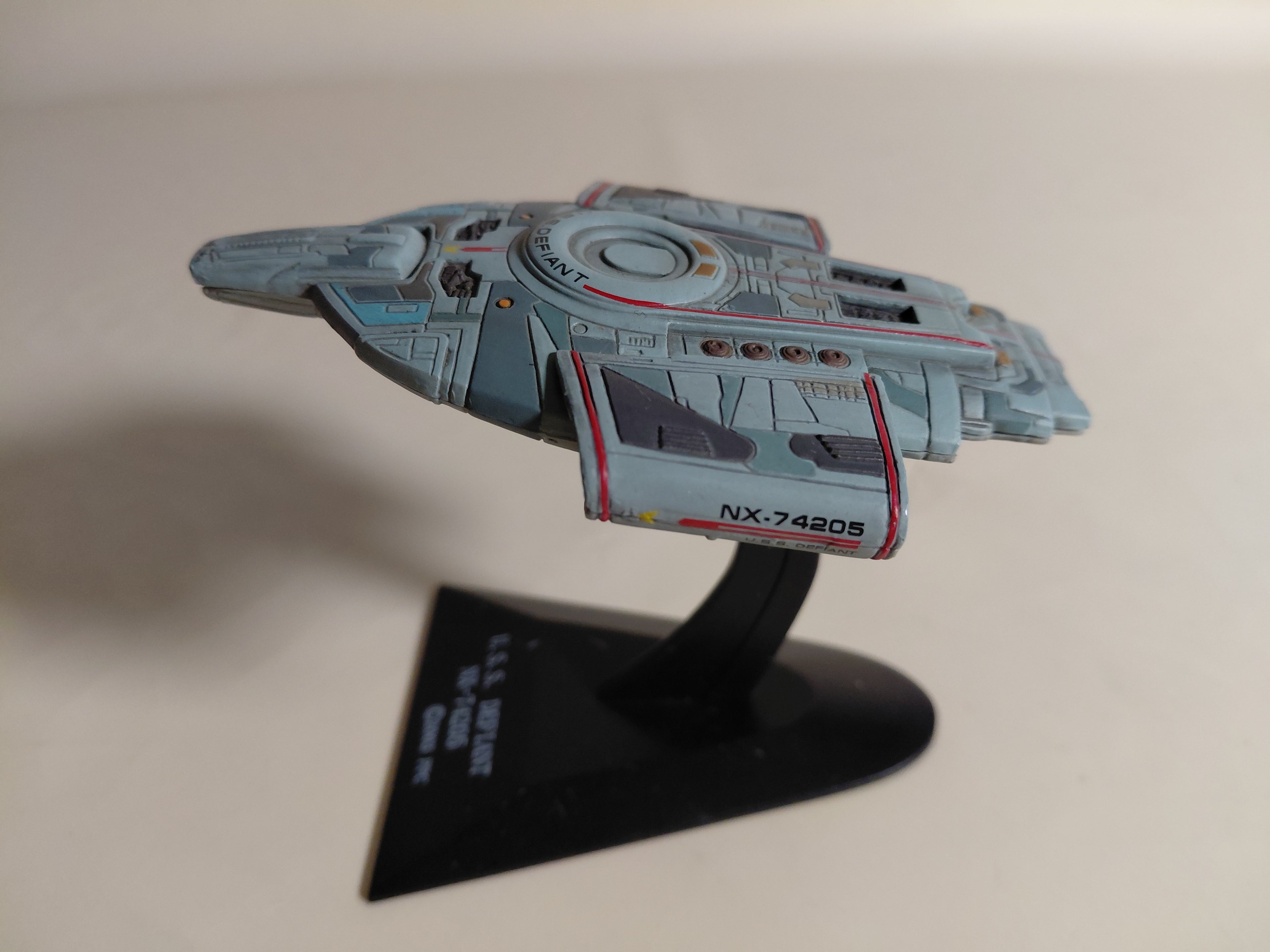 Star Trek USS Defiant NX 74205 Collectible Display spaceship