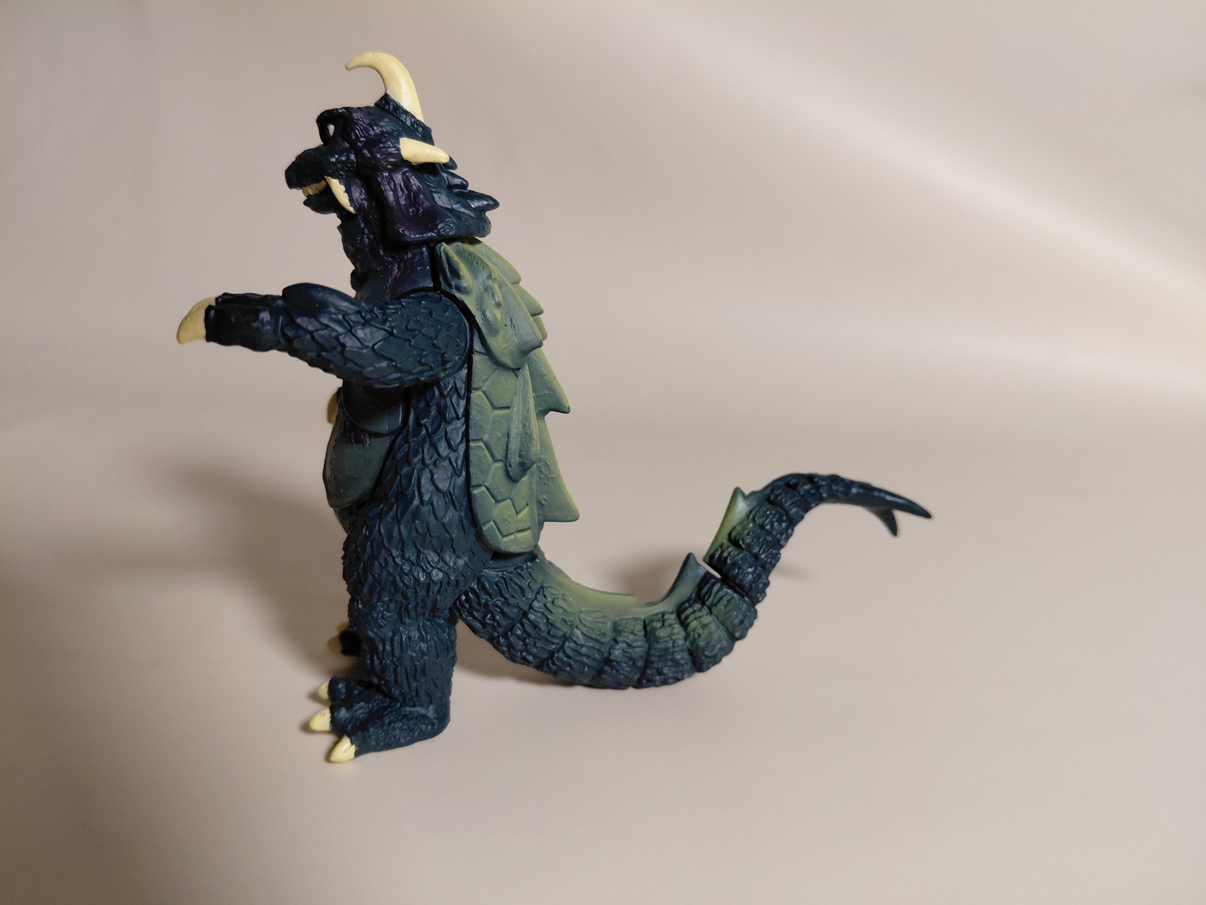 Ultra Q - Gomess - Ultra Monster Series Bandai 1998