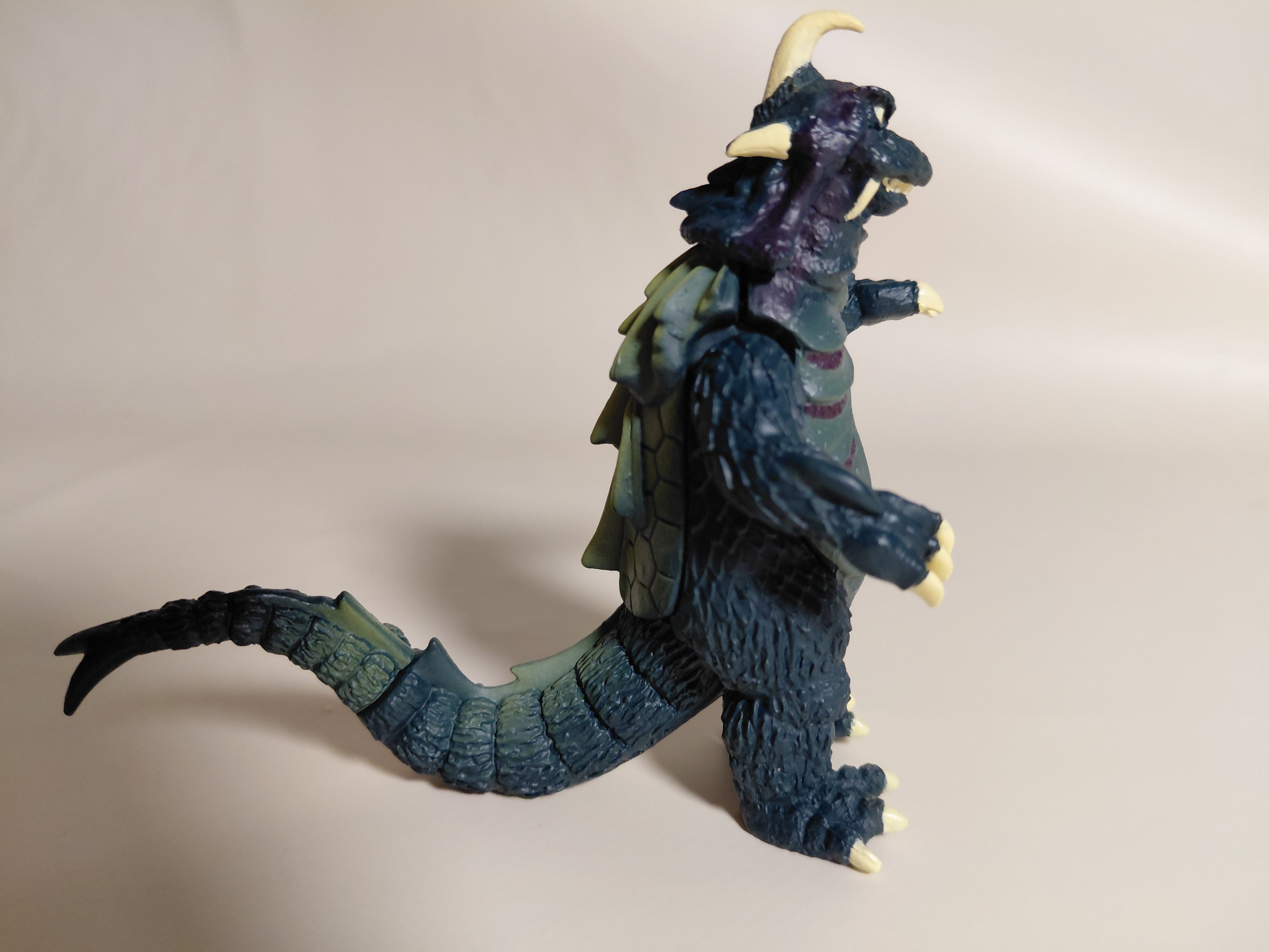Ultra Q - Gomess - Ultra Monster Series Bandai 1998
