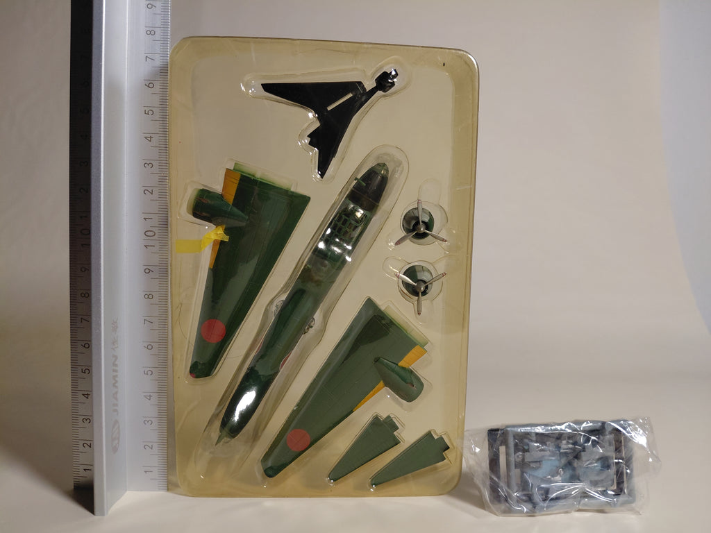 1/144 F-toys Mitsubishi G4M dark green JAPAN HEAVY BOMBER AIRCRAFT WW2 (1A)