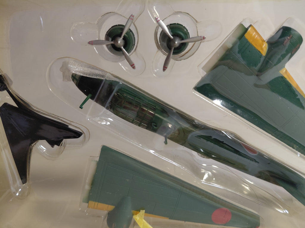 1/144 F-toys Mitsubishi G4M dark green JAPAN HEAVY BOMBER AIRCRAFT WW2 (1A)