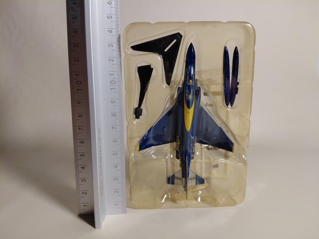 F-4J 1/144 F-toys #2B Aerobatic Team Blue Angels 1971