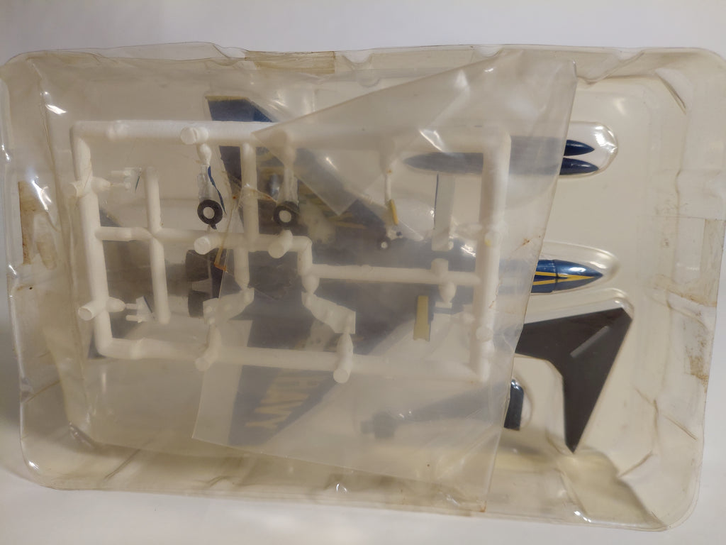 F-4J 1/144 F-toys #2B Aerobatic Team Blue Angels 1971