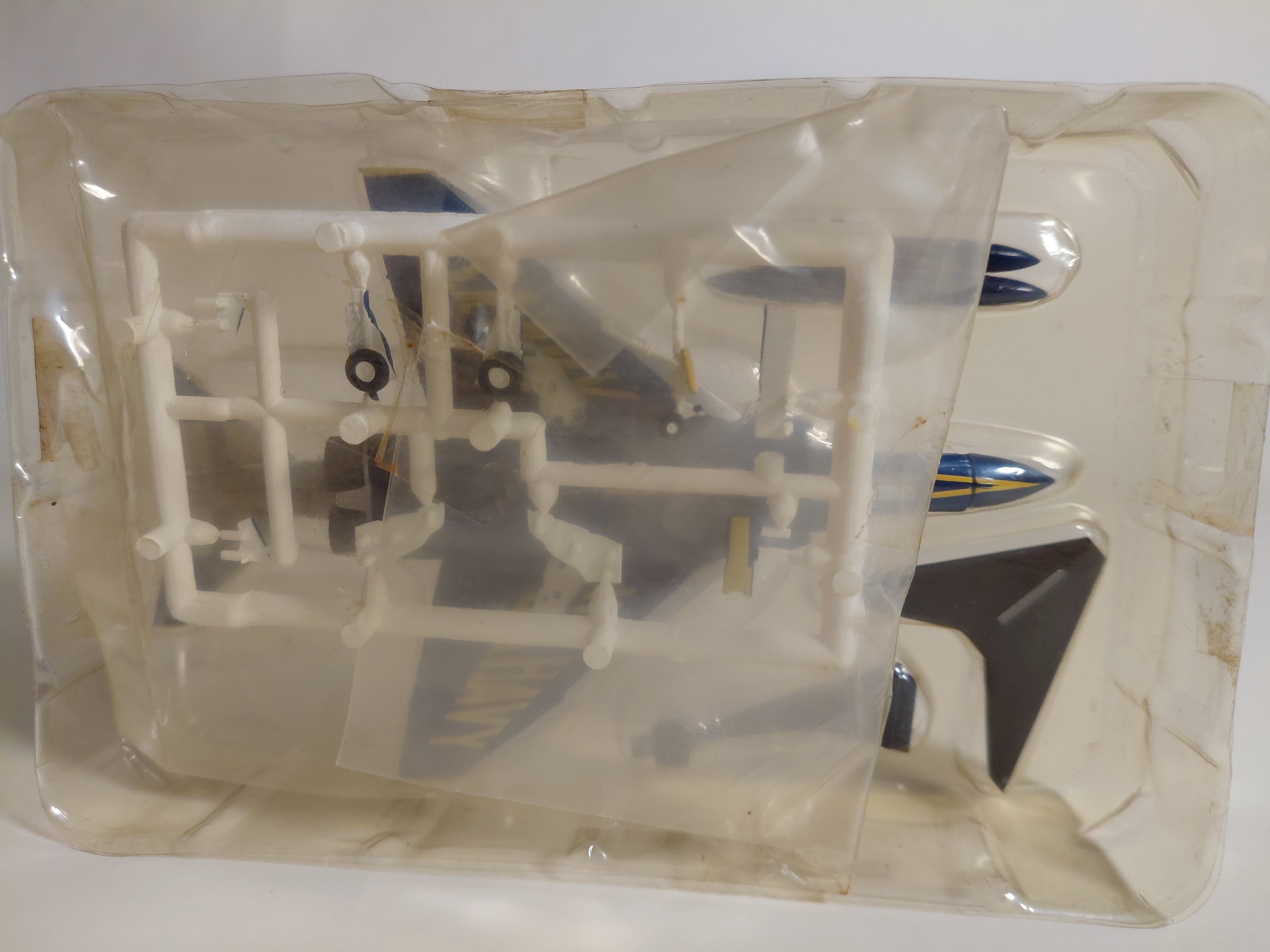 F-4J 1/144 F-toys #2B Aerobatic Team Blue Angels 1971