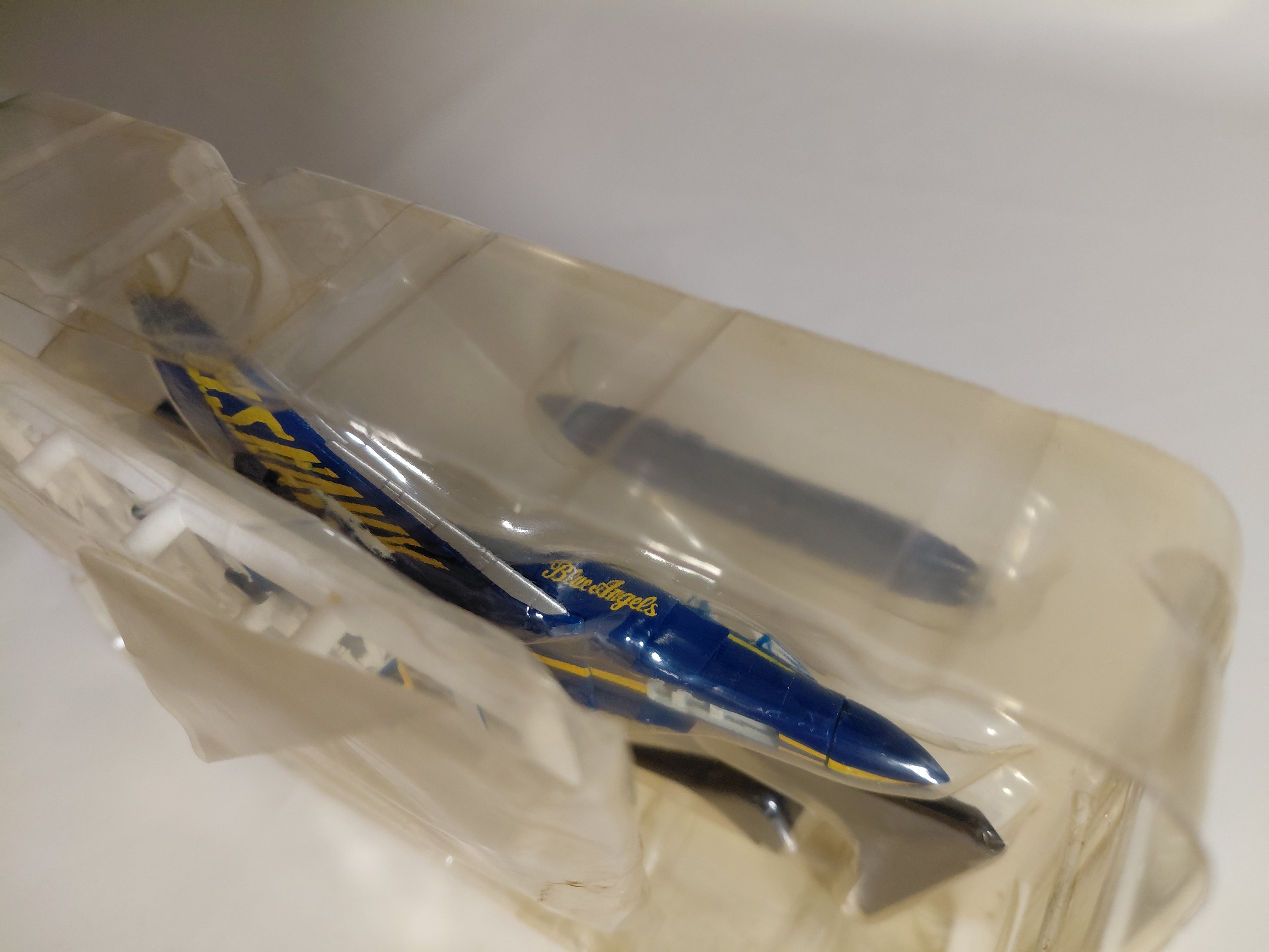 F-4J 1/144 F-toys #2B Aerobatic Team Blue Angels 1971