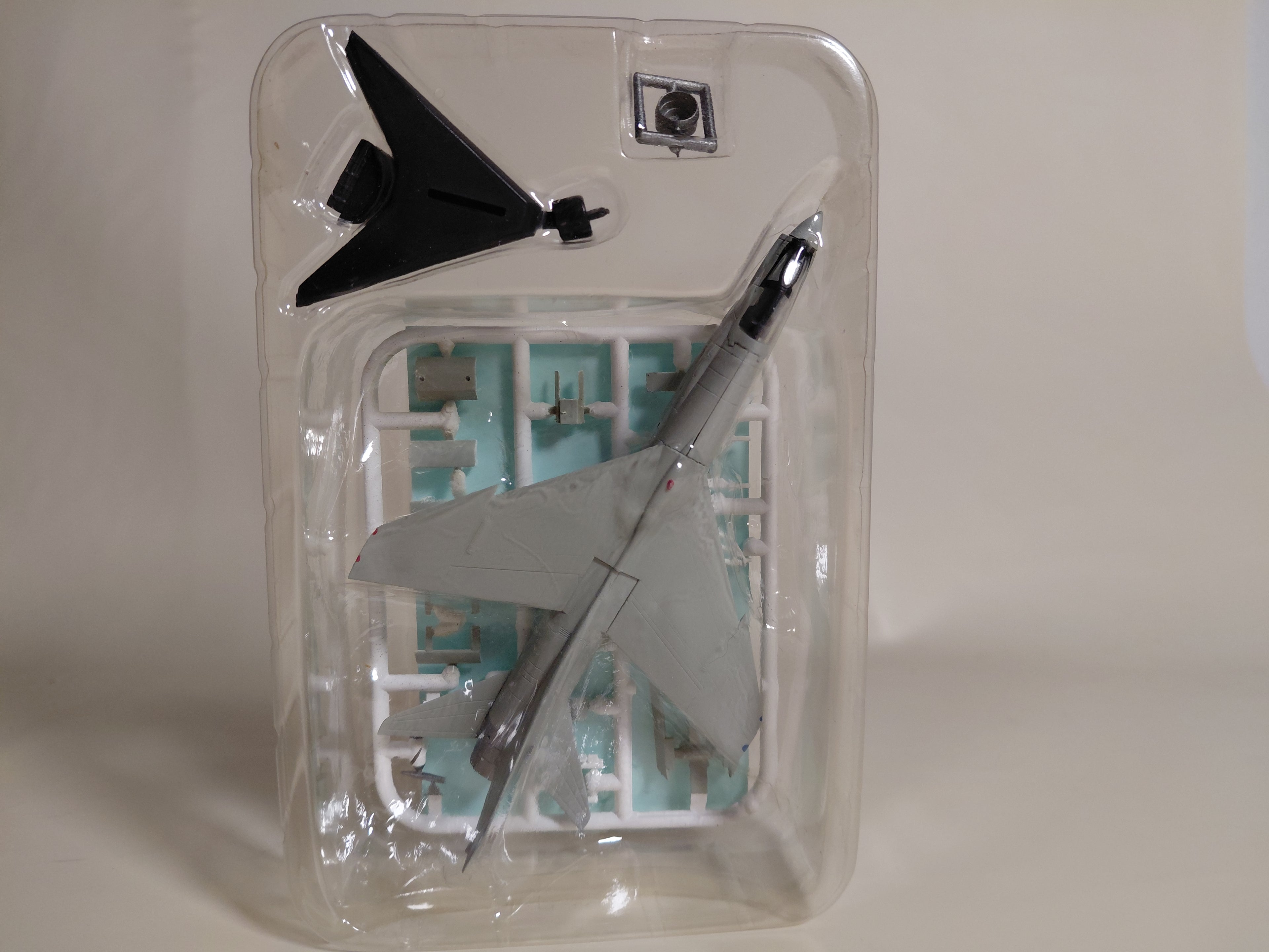 1/144 F-Toys F-8J Crusader U.S.NAVY U.S.NAVY Collection 2 (2C) Rare item