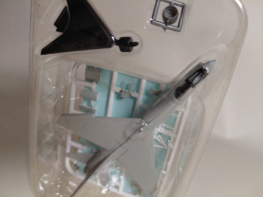 1/144 F-Toys F-8J Crusader U.S.NAVY U.S.NAVY Collection 2 (2C) Rare item