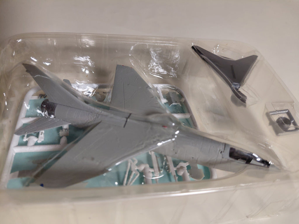 1/144 F-Toys F-8J Crusader U.S.NAVY U.S.NAVY Collection 2 (2C) Rare item