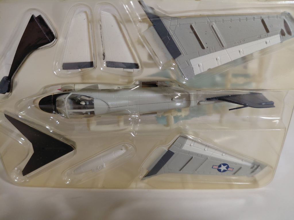 1/144 F-toys A-6E Intruder U.S.Marine Carrier-Based Aircraft U.S.NAVY Col 1.(4B)