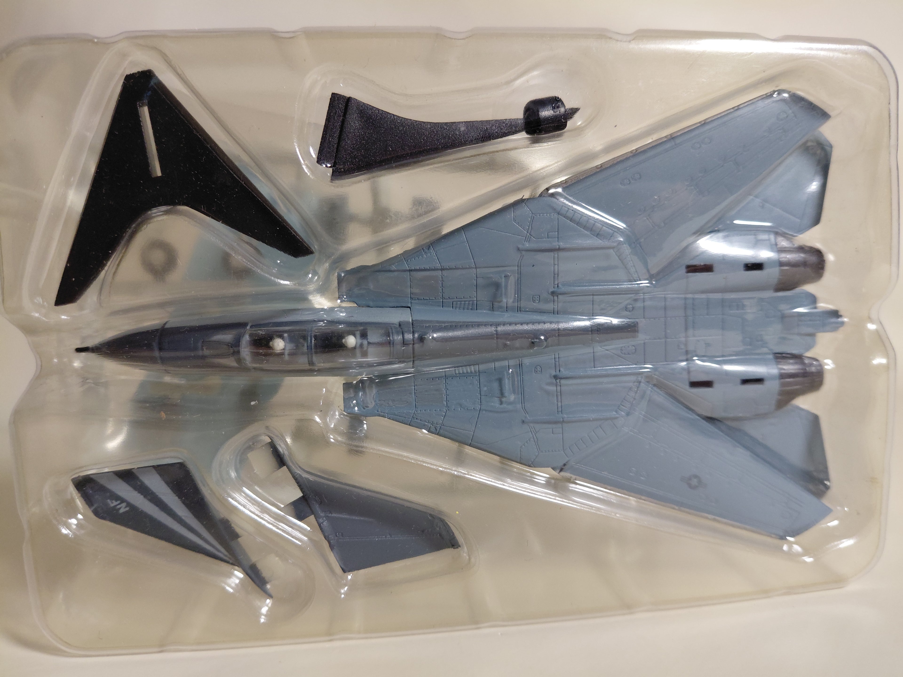 1/144 F-toys F-14A Tomcat U.S.NAVY Kitty Hawk Aircraft Carrier U.S.NAVY 1. (1B)