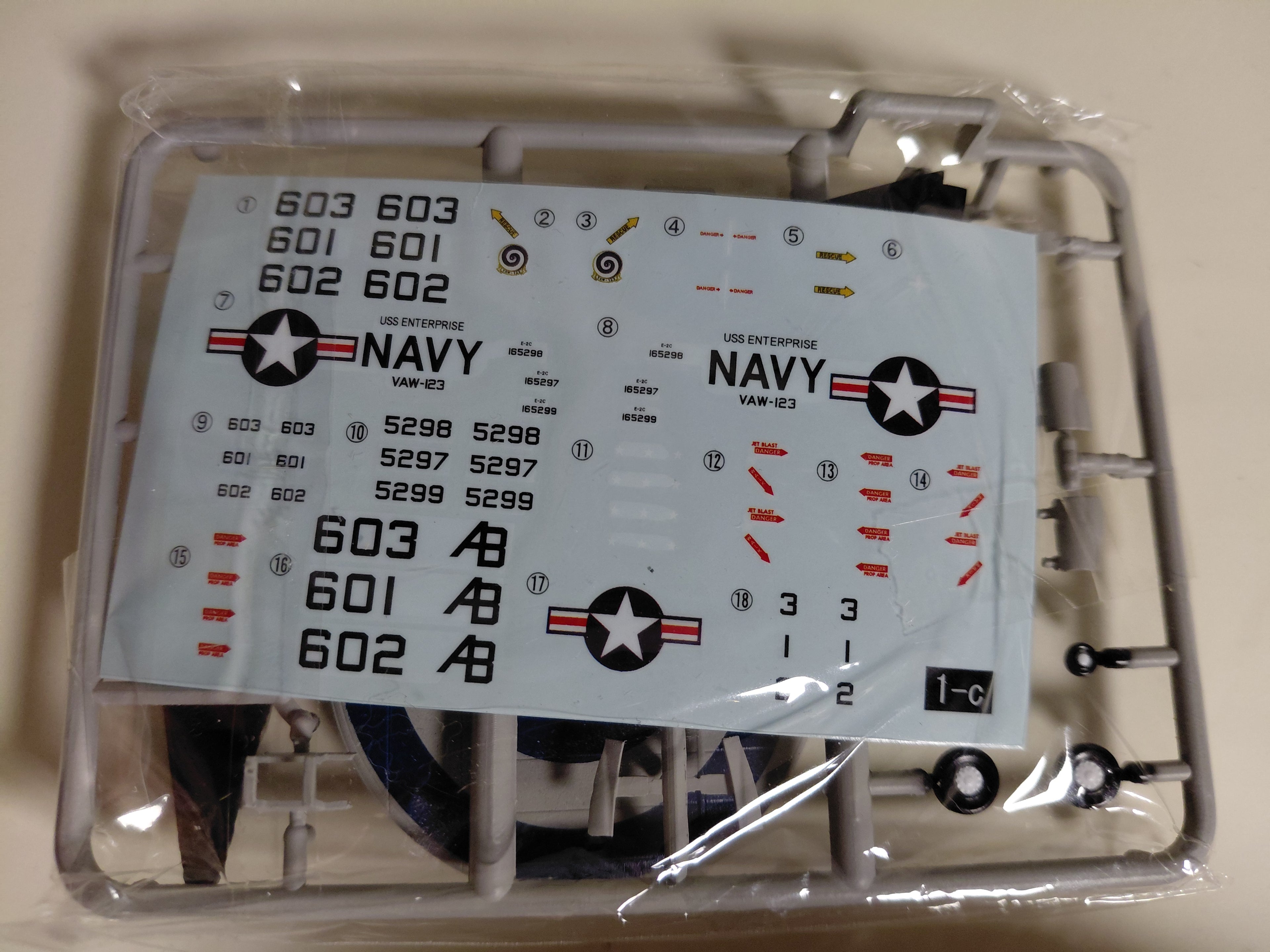 1/144 F-Toys E-2C Hawkeye AWAC U.S.NAVY (VAW-123) Maritime patrol (1C) Have Box
