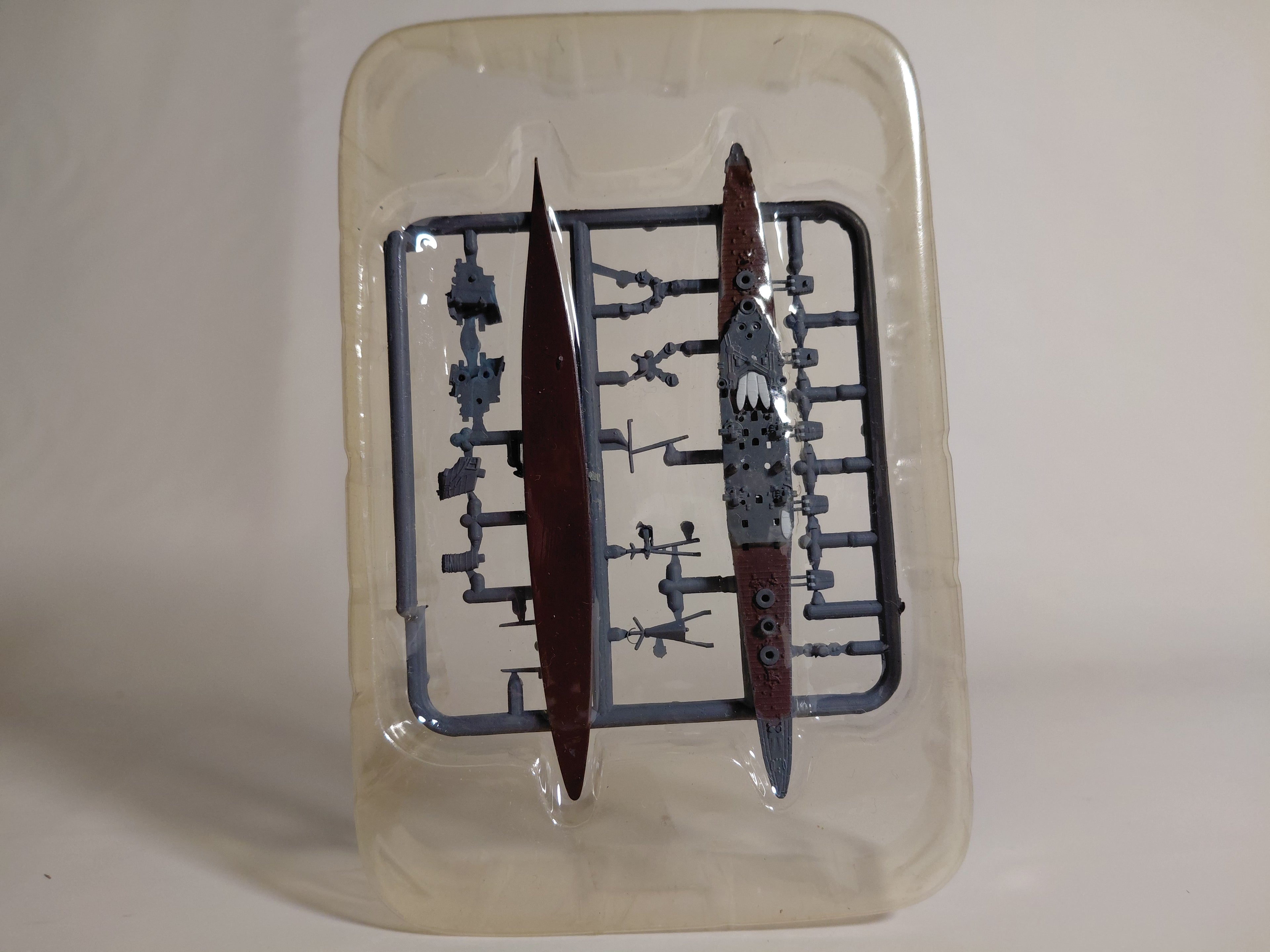 1/2000 scale model kit from the F-Toys Ship Kit Collection Kan Colle Model