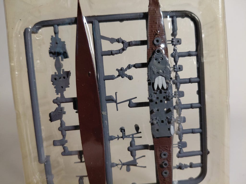1/2000 scale model kit from the F-Toys Ship Kit Collection Kan Colle Model