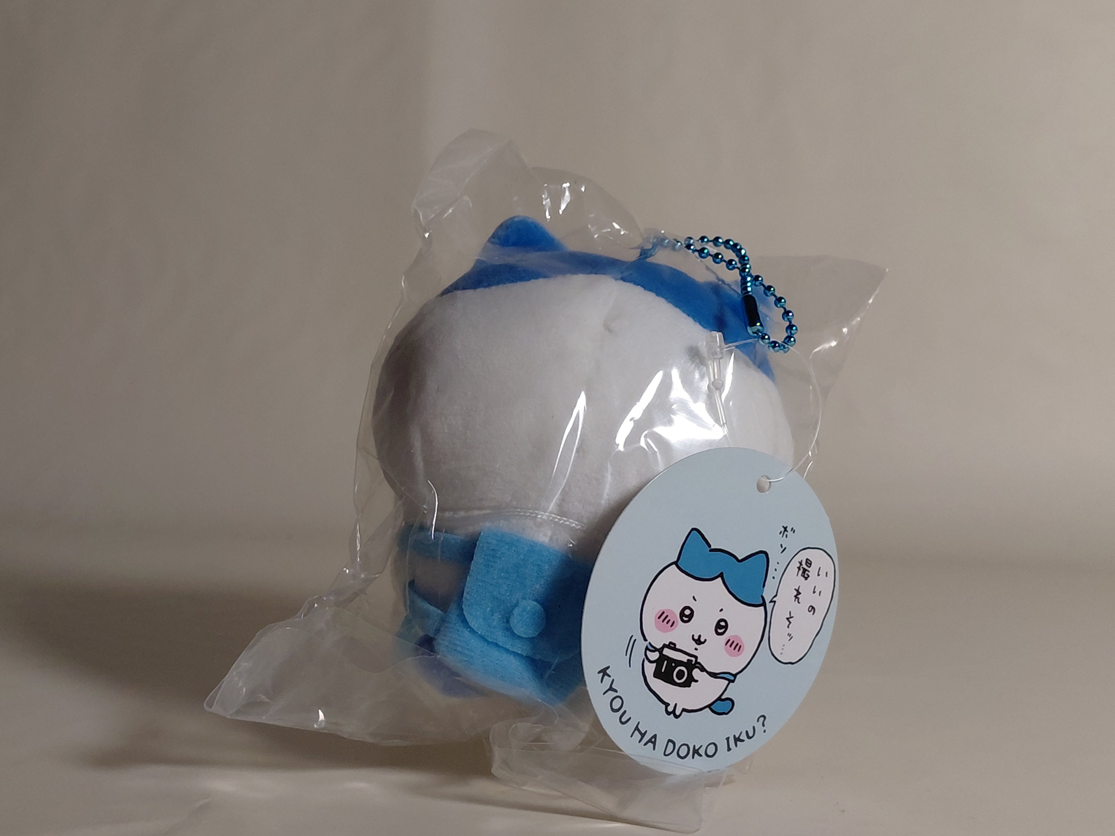 Chiikawa is looking forward to going out! Namochitto Petit Mini Mascot - Hachiware