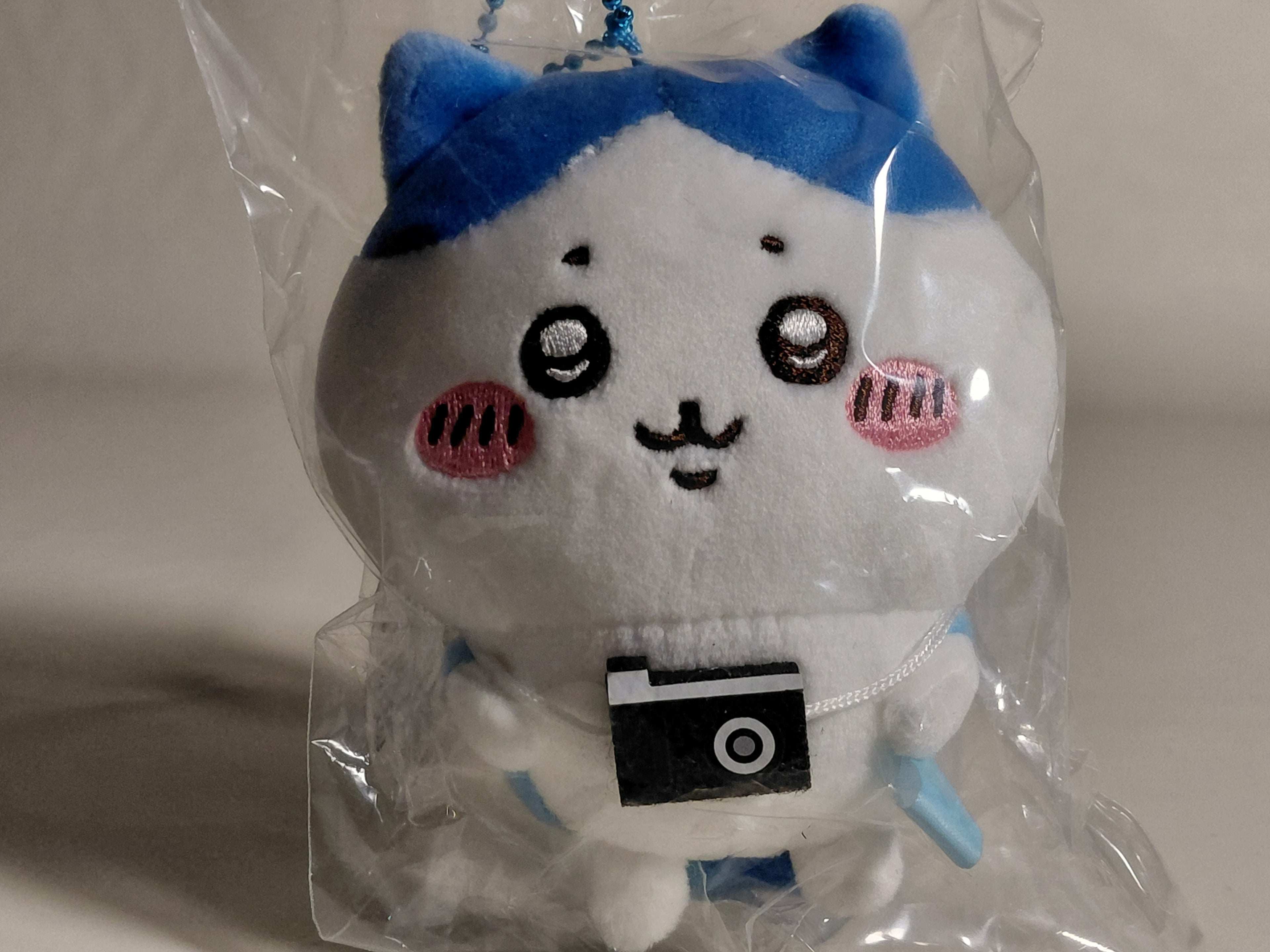 Chiikawa is looking forward to going out! Namochitto Petit Mini Mascot - Hachiware