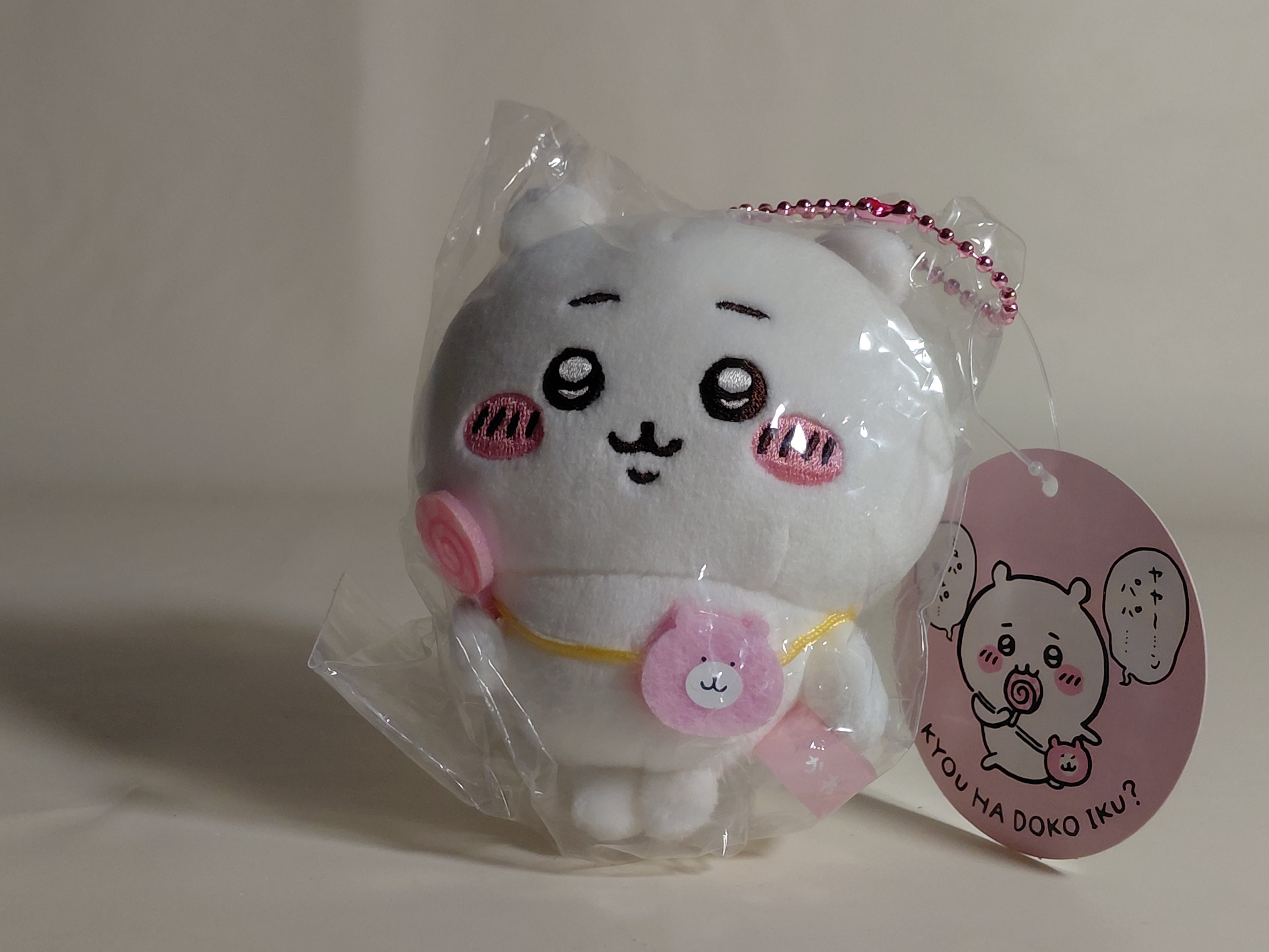 Chiikawa is looking forward to going out! (Mochi-like mini mascot)