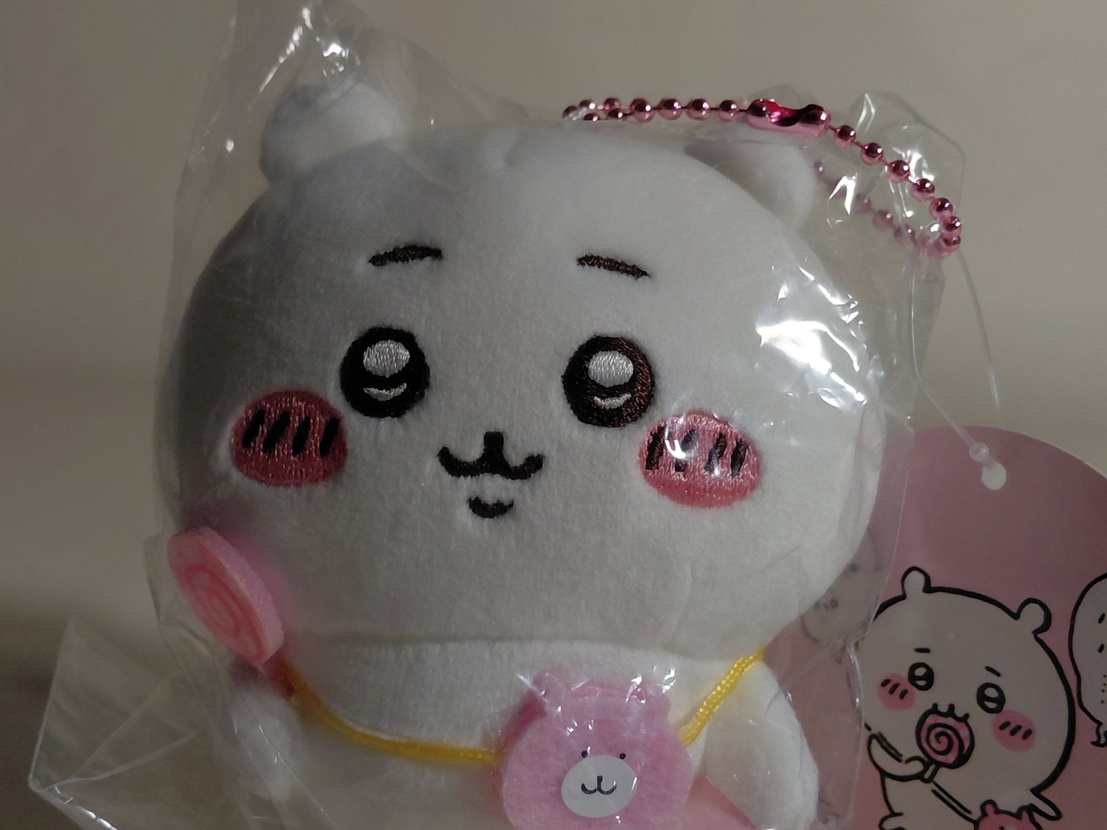 Chiikawa is looking forward to going out! (Mochi-like mini mascot)