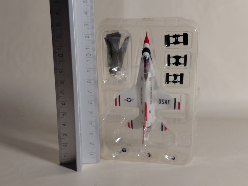 1/144 F-toys F-16C USAF "Thunderbirds" Aerobatic Team Acroteam 1. #2A