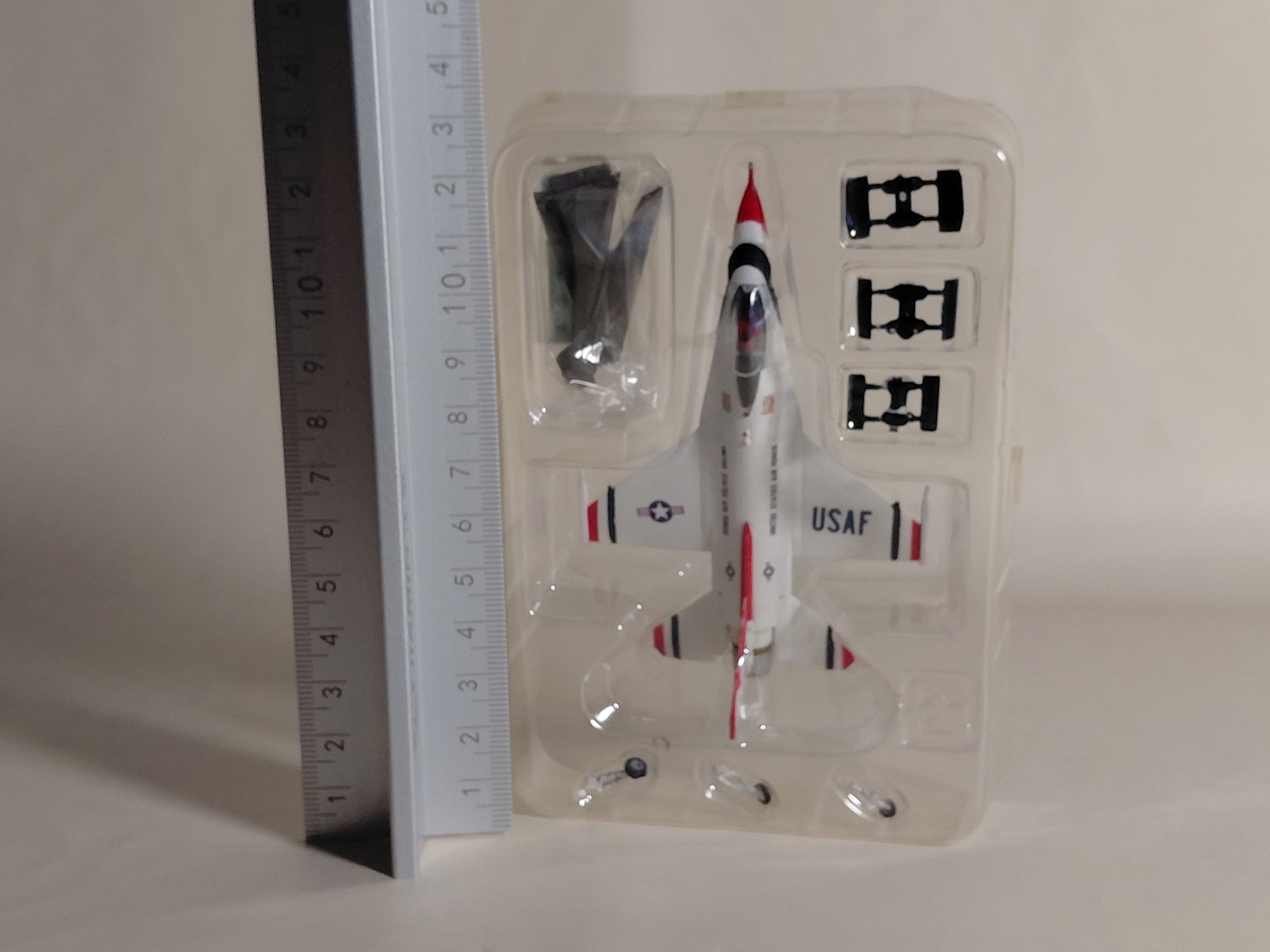 1/144 F-toys F-16C USAF "Thunderbirds" Aerobatic Team Acroteam 1. #2A