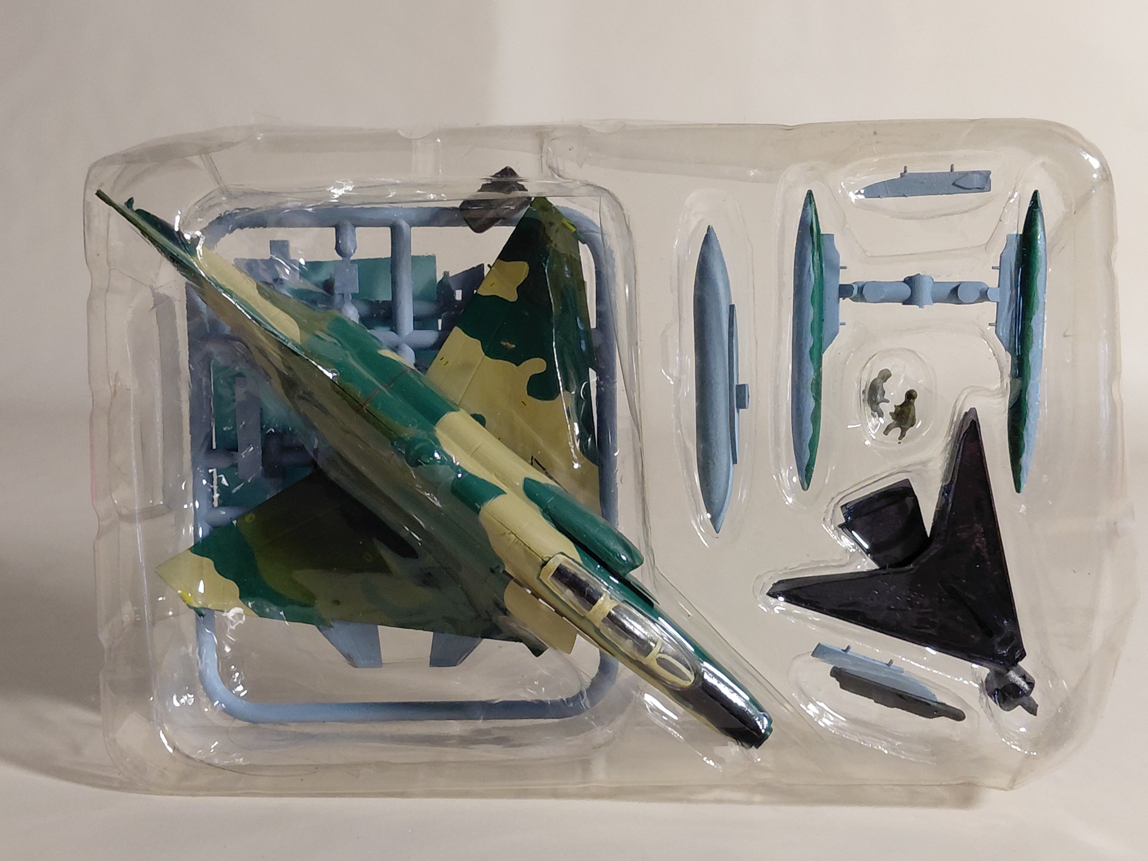 RF - 4 E fantomu Ⅱ 1/ 144 1 - 7 kōkūjieitai dai 501 hikō-tai shākumausu haisupekkushirīzu vol. 2 61 RF-4E Phantom II 1/144 F-toys 1-7 Japan Air Self-Defense Force 501st Squadron Shark Mouth High-Spec Series Vol. 2