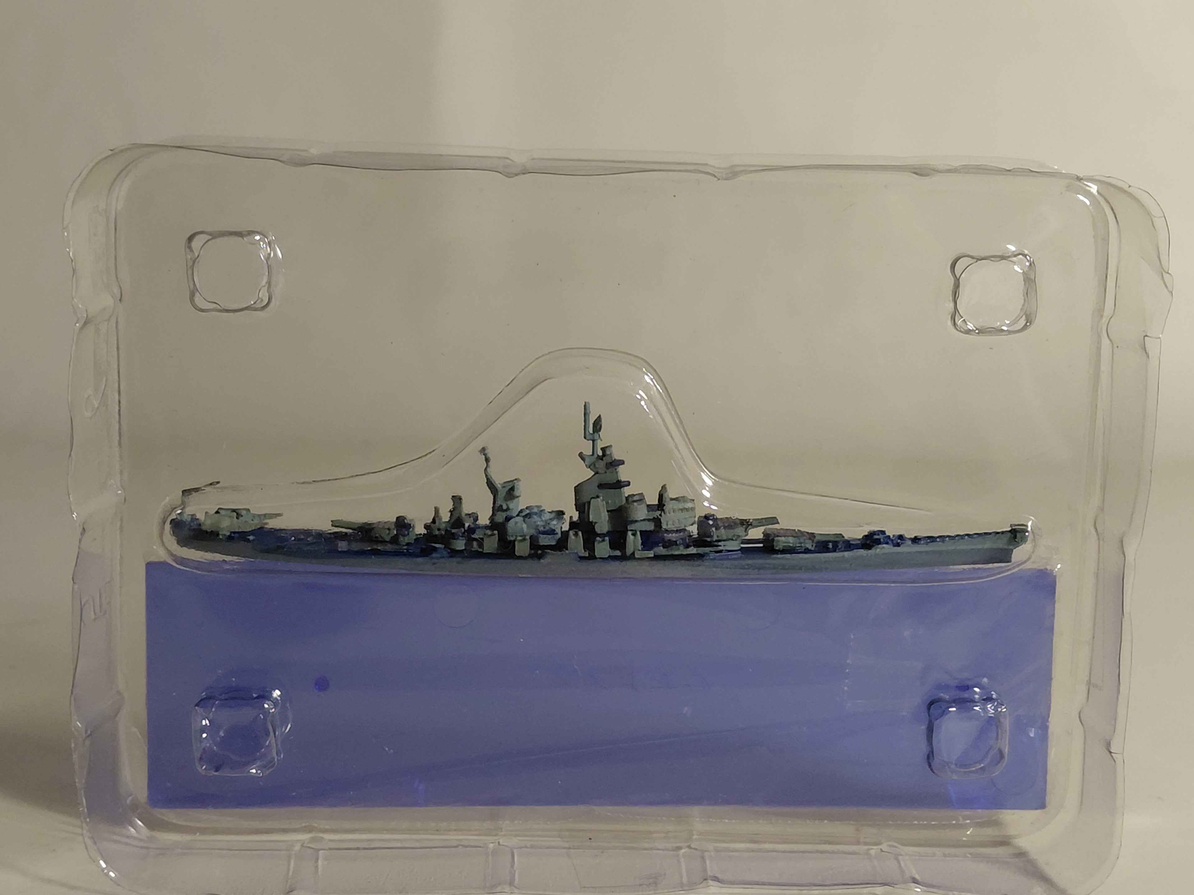 1/2400 Battleship Collection Aqua Line Model #3. IOWA (US Navy) - F-toys