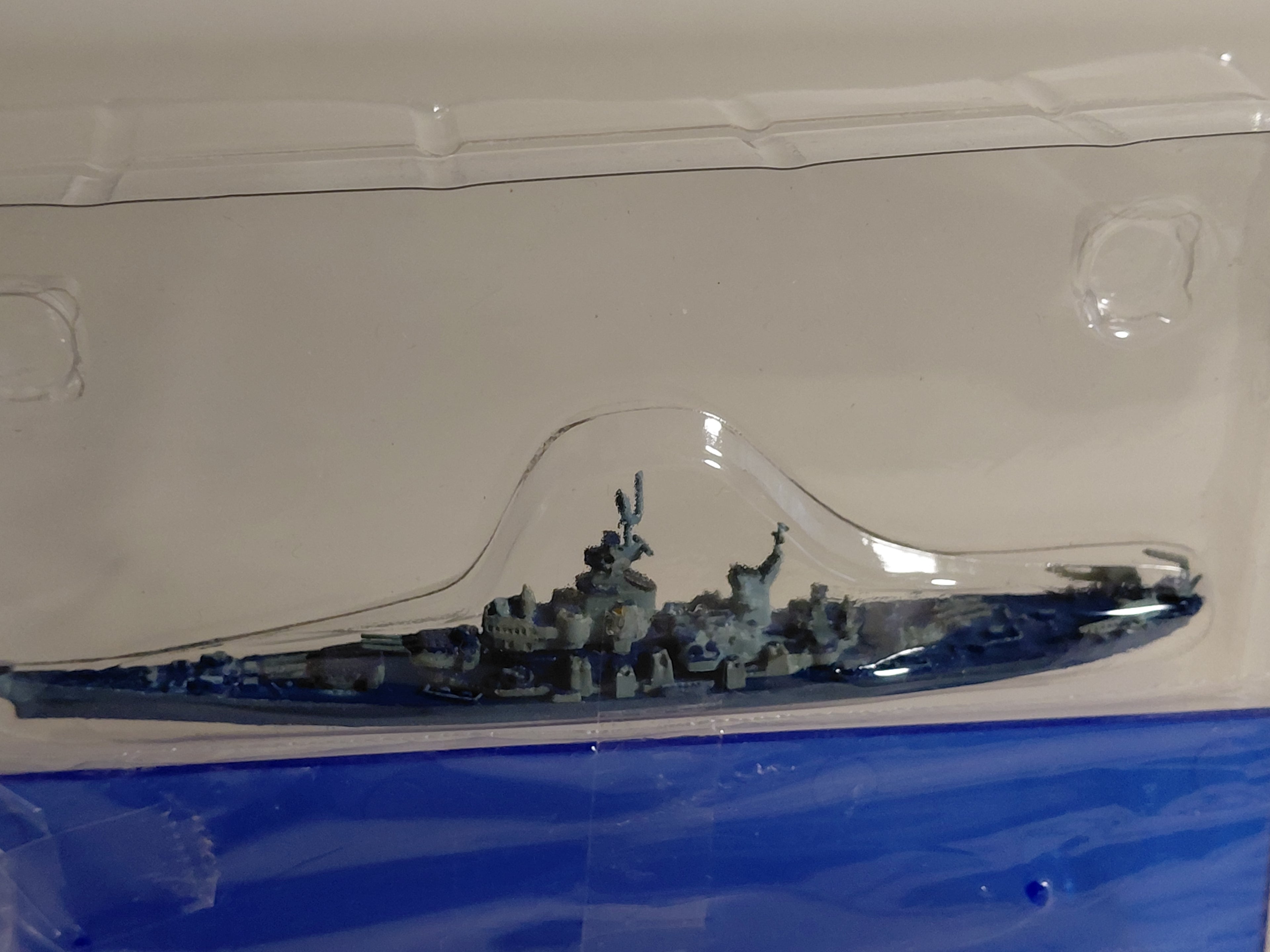 1/2400 Battleship Collection Aqua Line Model #3. IOWA (US Navy) - F-toys