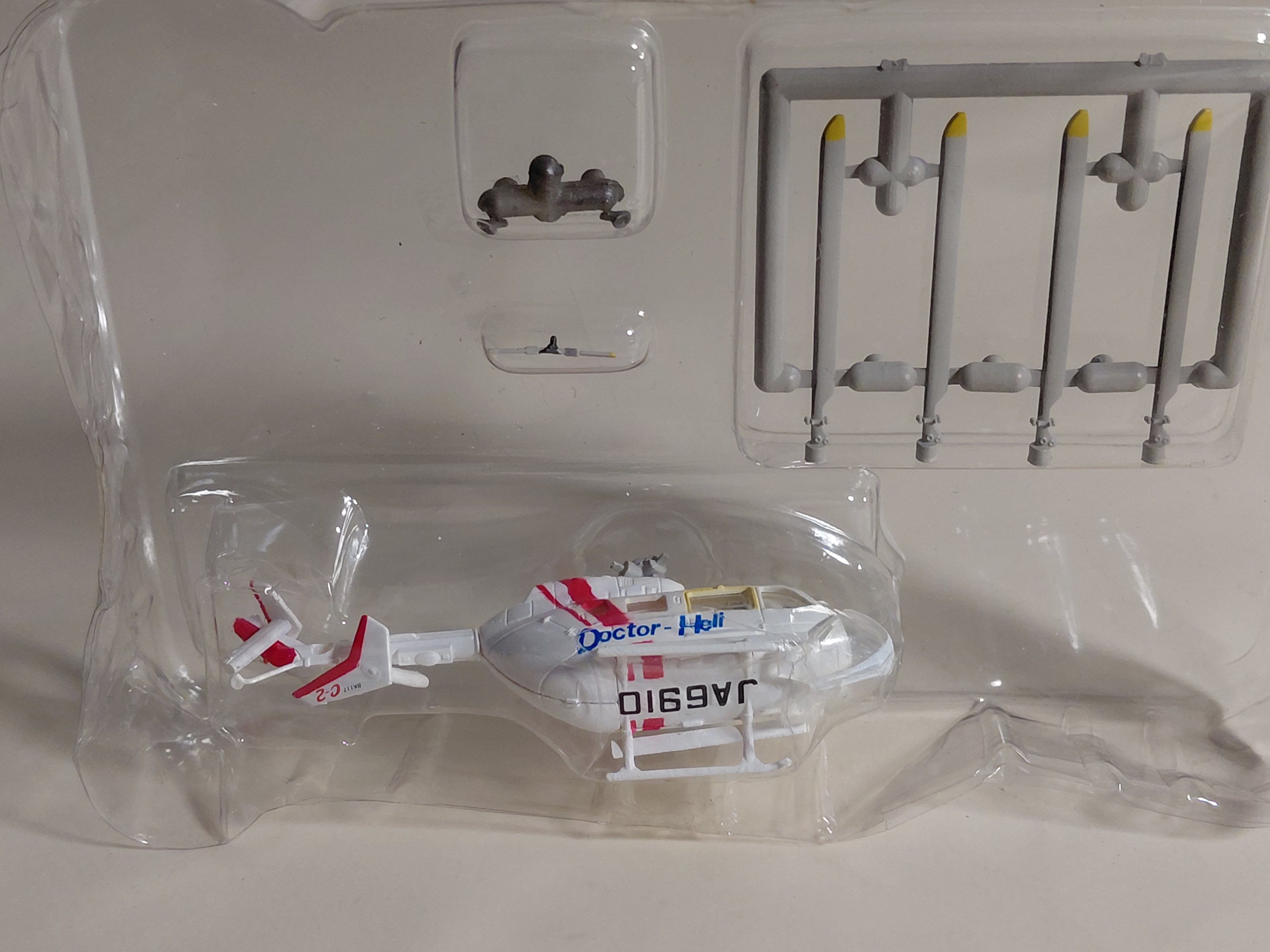1/144 EC145/BK117 Eurocopter/Kawasaki 3-A Doctor Helicopter Specification Heliborne Collection 4 F-toys