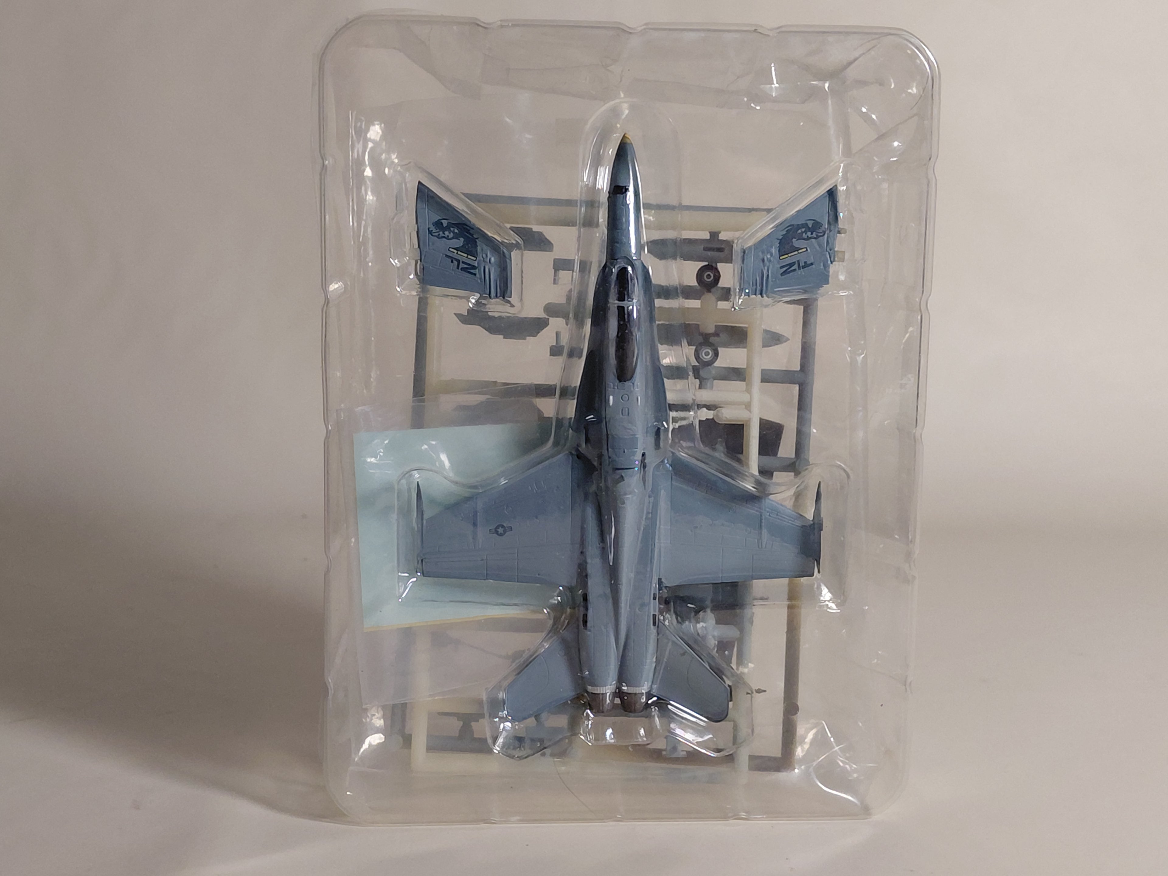 1/144 Cafereo Jwings Navy Marines VFA-192 1/144 (06) F/A-18C Super Hornet (VFA-192 Golden Dragons)