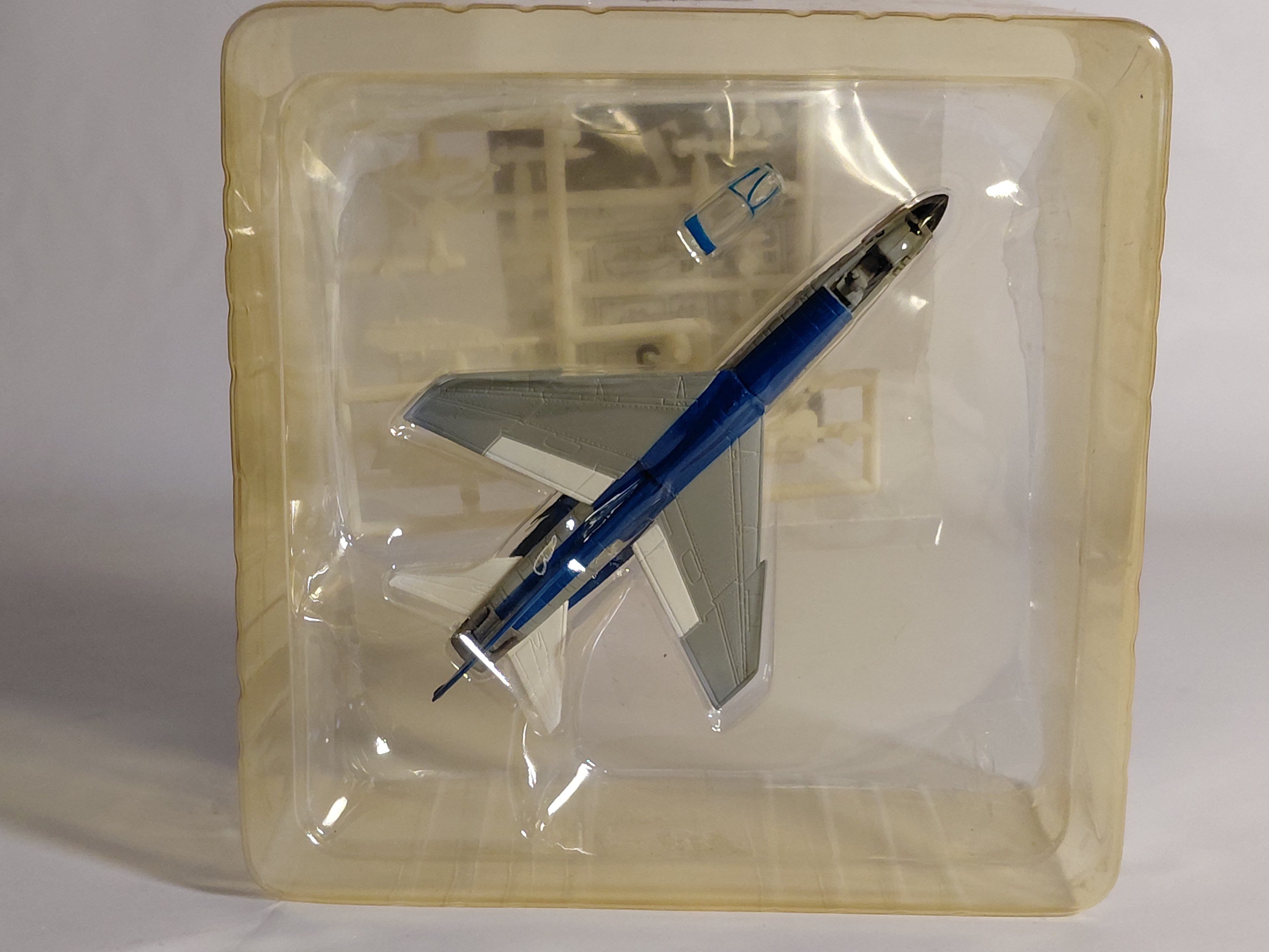 CafeReo 1/144 Area 88 Collection Vol.2 #1A F8E Crusader Normal Color Shin's Aircraft Fighter Jet Military Semi-Finished Product (Single Item)