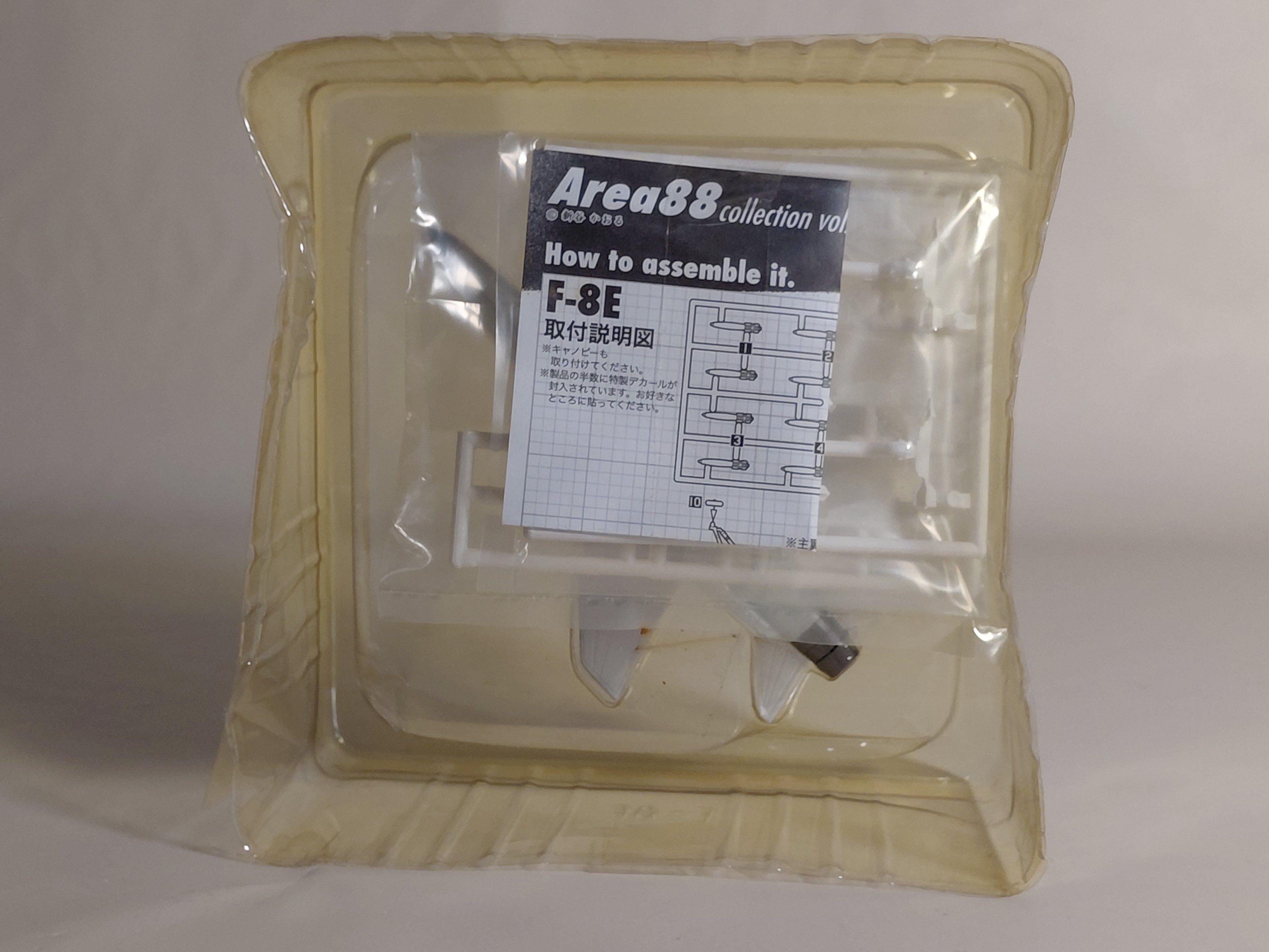 CafeReo 1/144 Area 88 Collection Vol.2 #1A F8E Crusader Normal Color Shin's Aircraft Fighter Jet Military Semi-Finished Product (Single Item)
