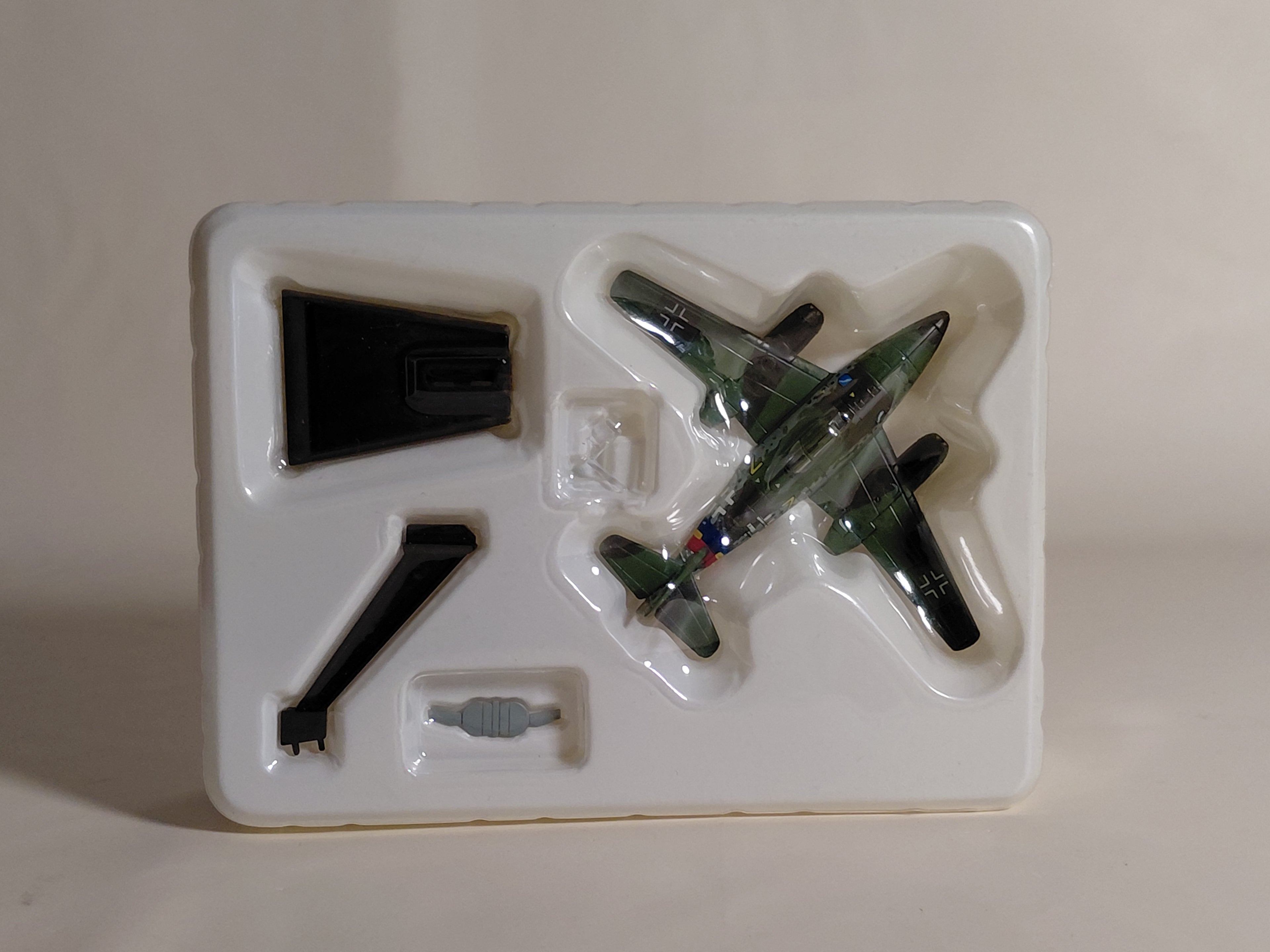 Takara Hasegawa 1/144 World's Masterpiece Aircraft #12 Me262 A-a JV27 / World's Wings Wing Club Messerschmitt