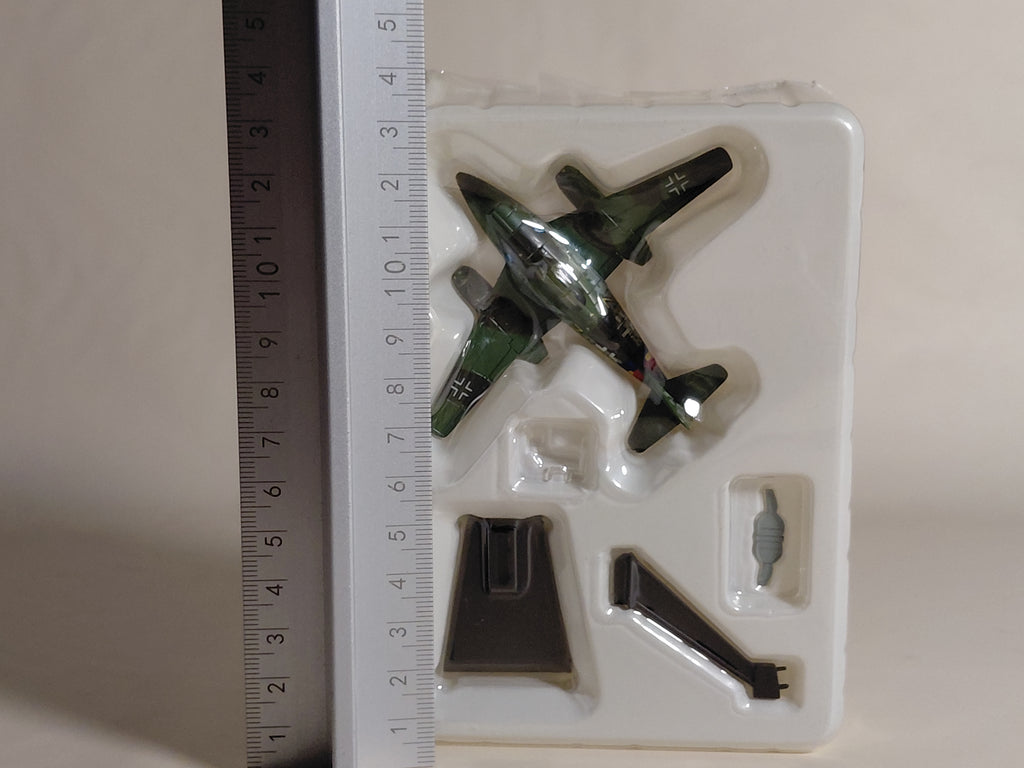Takara Hasegawa 1/144 World's Masterpiece Aircraft #12 Me262 A-a JV27 / World's Wings Wing Club Messerschmitt