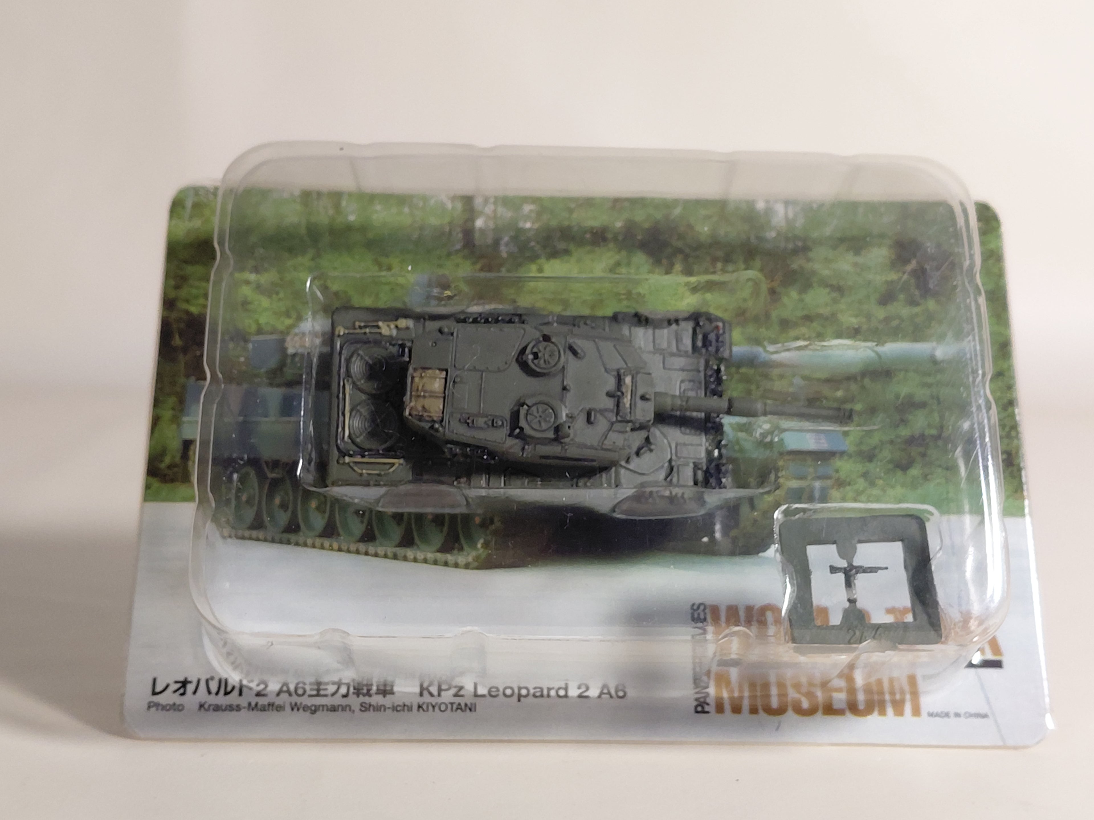 1/144 Takara Kaiyodo World Tank Museum 6 German LEOPARD 2A4 ARMY GREEN model