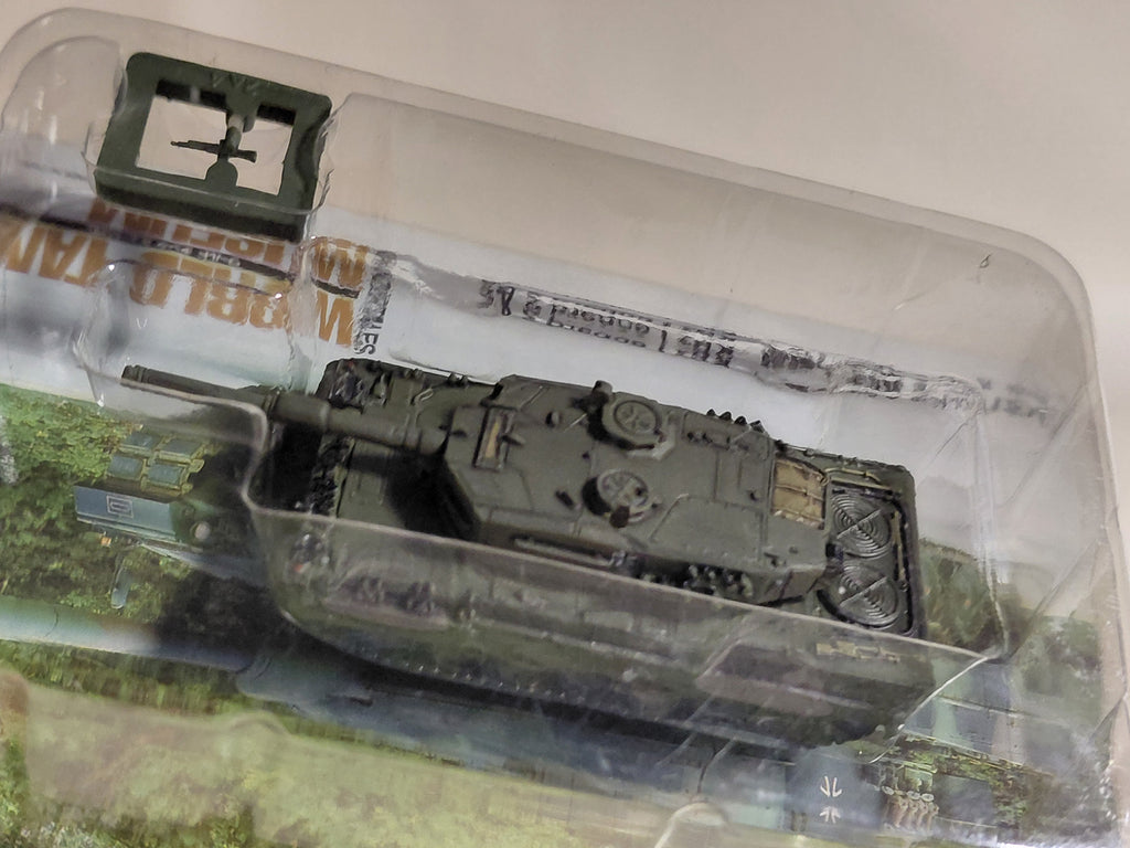 1/144 Takara Kaiyodo World Tank Museum 6 German LEOPARD 2A4 ARMY GREEN model